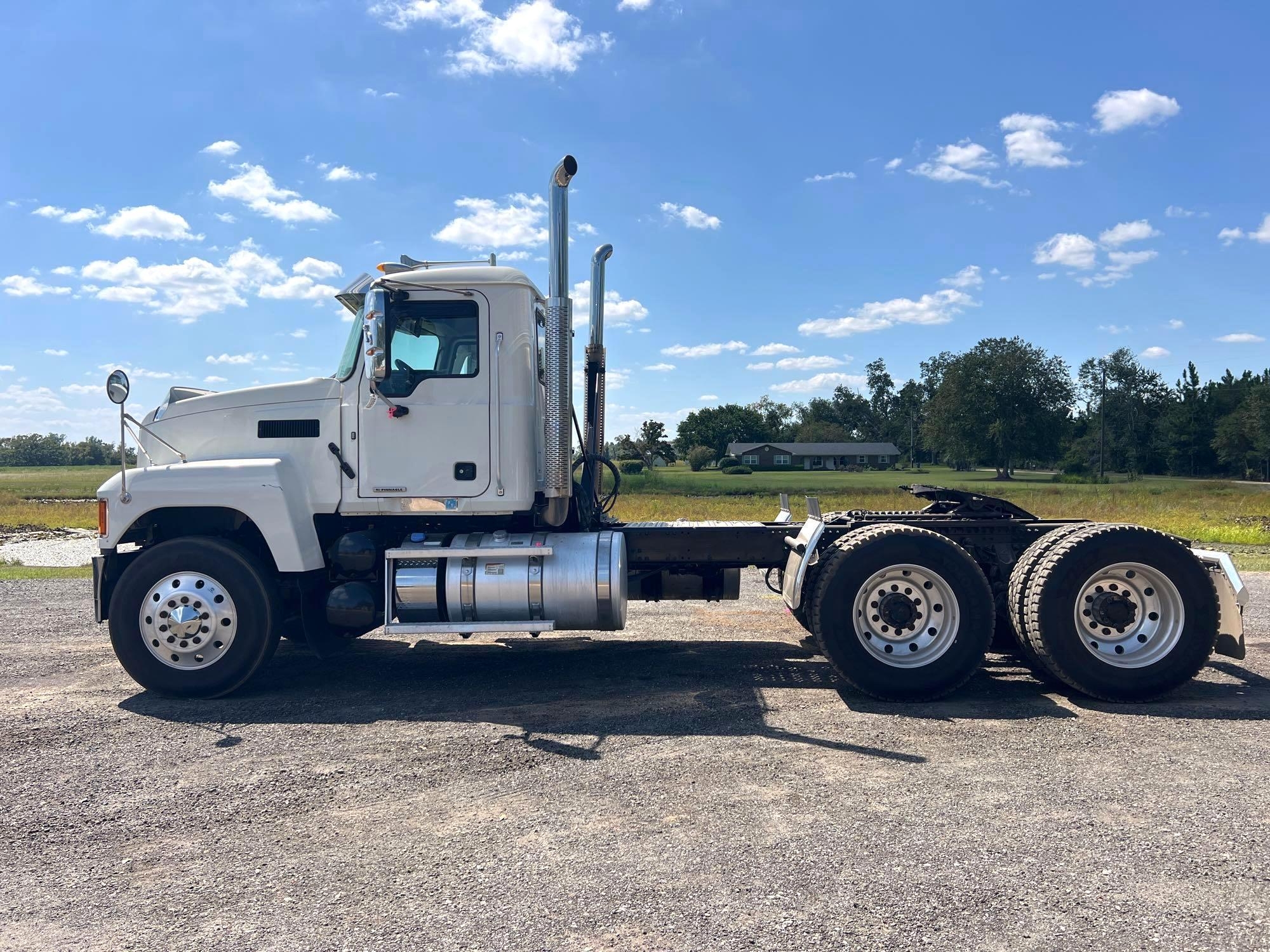 2020 MACK PINNACLE P164T DAY CAB ROAD TRACTOR (A51406)