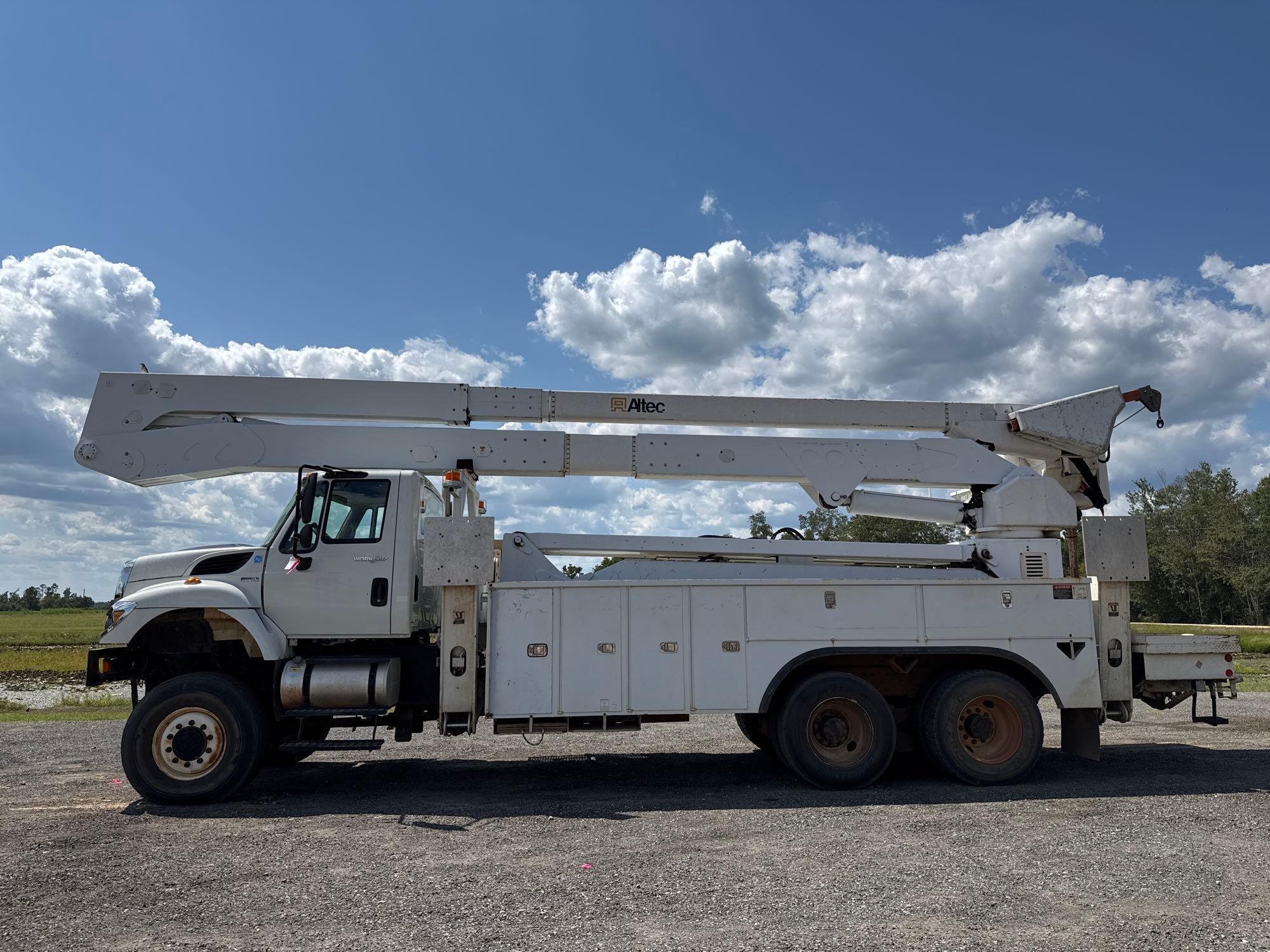 2011 INTERNATIONAL WORKSTAR 7400 SBA 6X4 TRUCK (A51406)