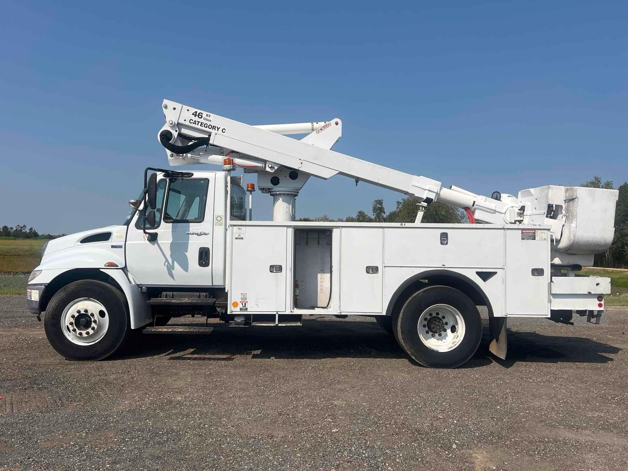 2012 FREIGHTLINER DURASTAR 4300 M7 SBA 4X2 BUCKET TRUCK (A51406)