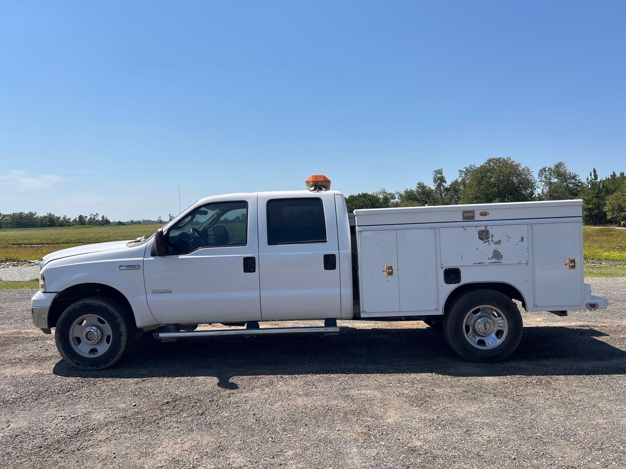 2005 FORD F350 XLT SUPER DUTY SERVICE TRUCK (A51406)