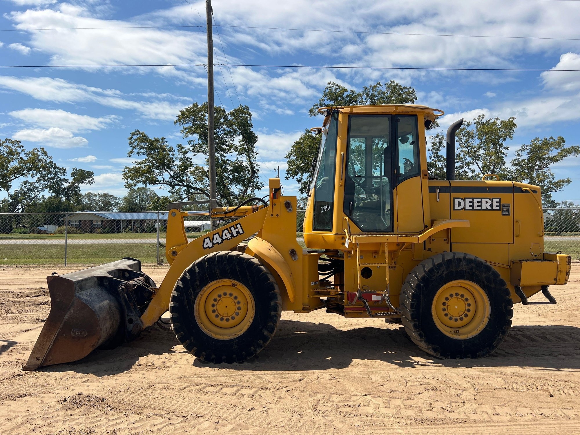 2000 JOHN DEERE 444H WHEEL LOADER (A52705)