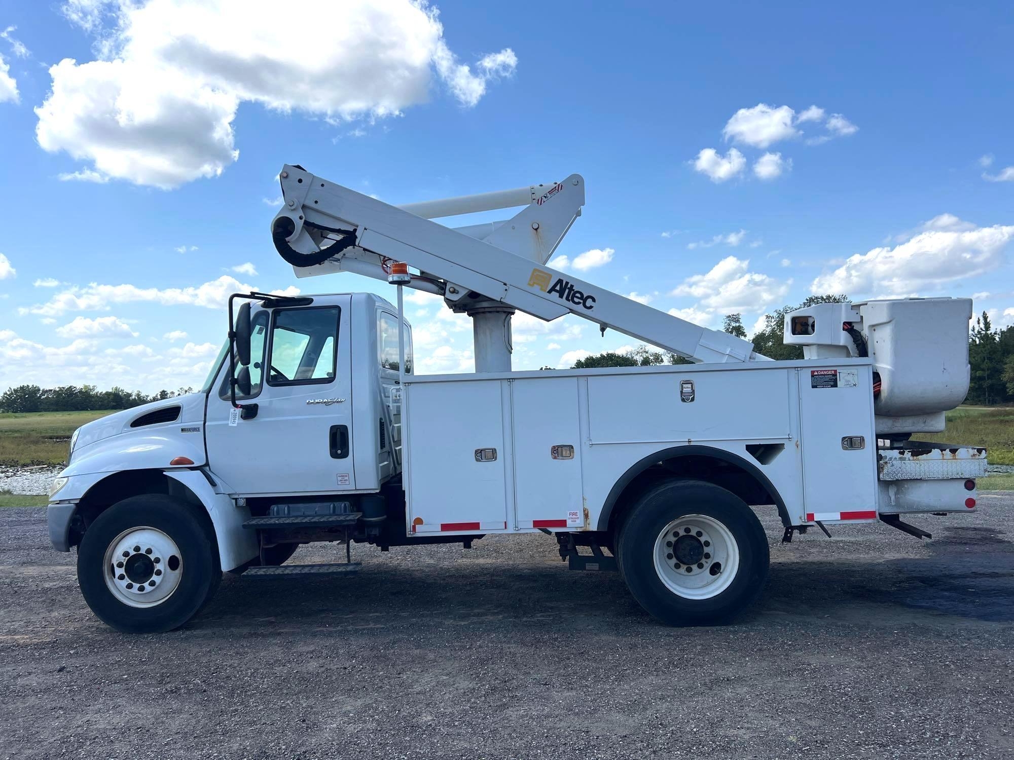 2012 INTERNATIONAL DURASTAR 4300 BUCKET TRUCK (A51406)