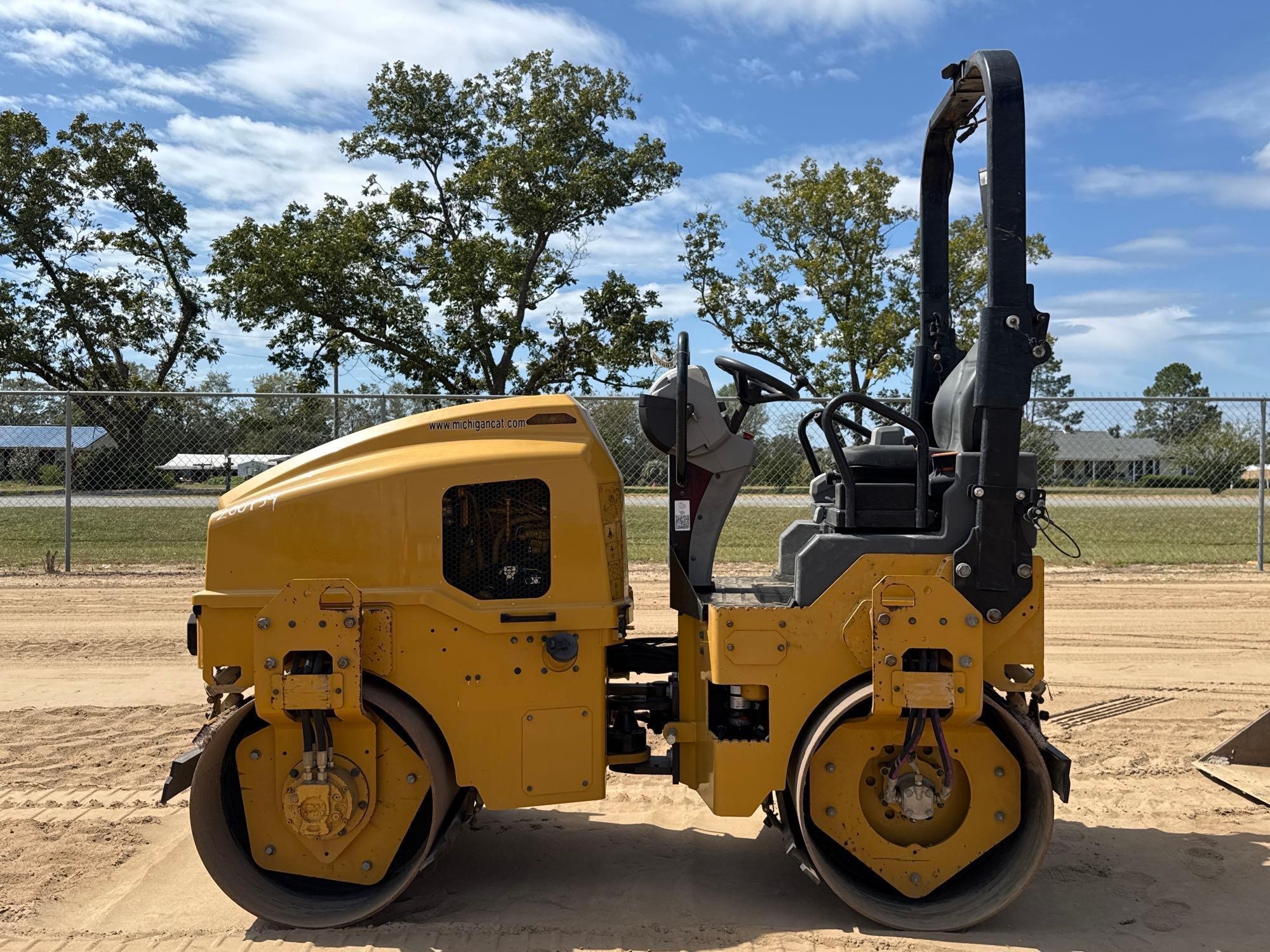 2021 CATERPILLAR CB2.7 DBL DRUM TANDEM ROLLER (A52705)