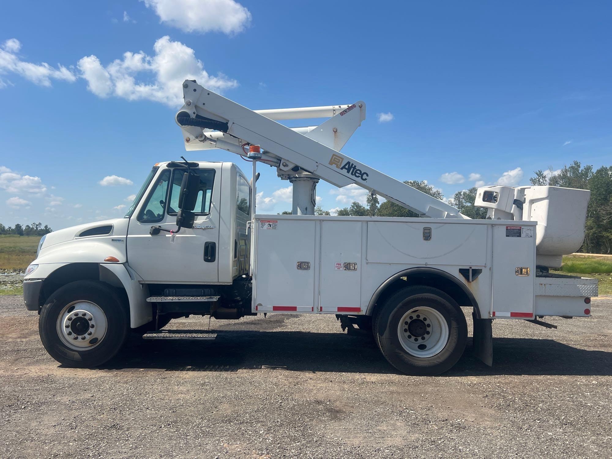 2011 INTERNATIONAL DURASTAR 4300 M7 BUCKET TRUCK (A51406)