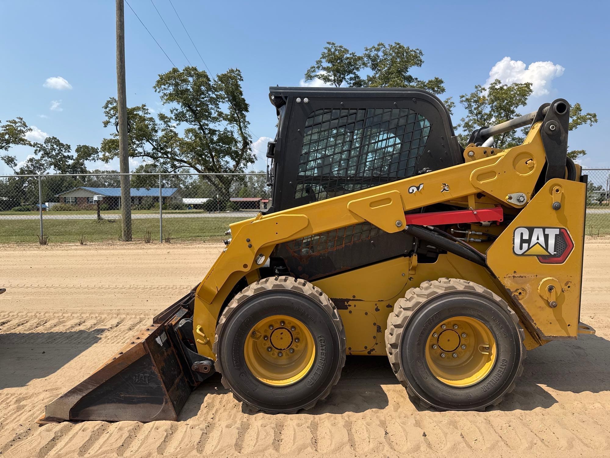 2024 CATERPILLAR 242D3 SKID STEER (A52705)