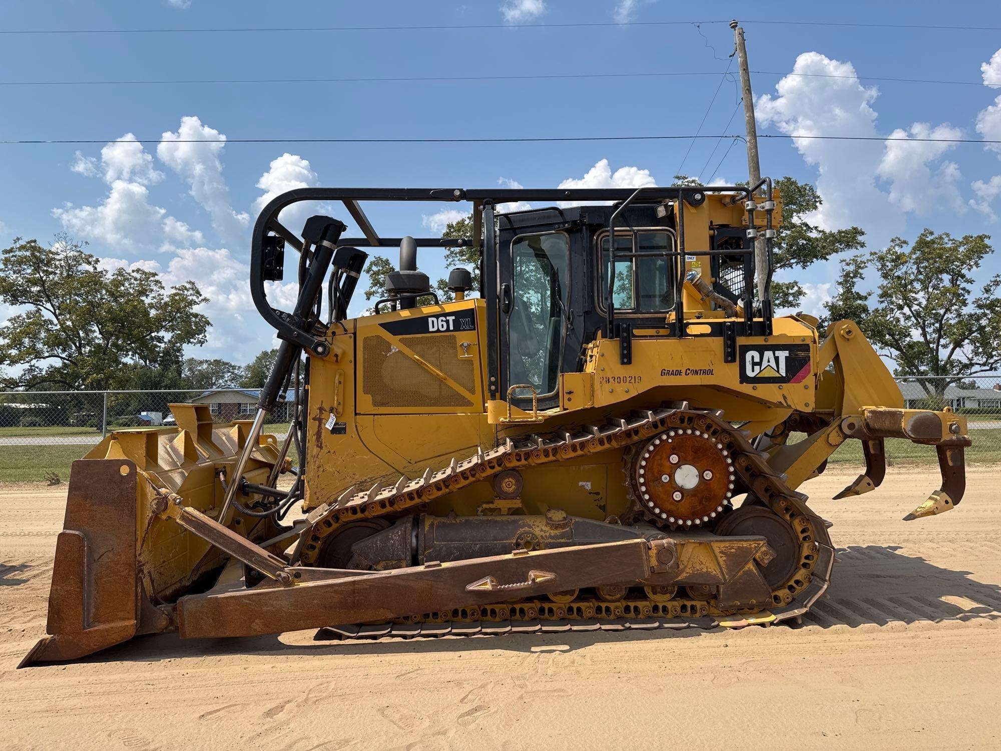 CATERPILLAR D6T XL CRAWLER DOZER (A52705)