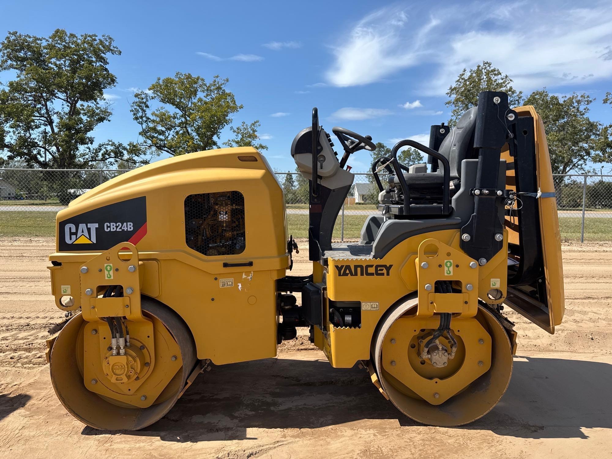 CATERPILLAR CB24B SMOOTH DBL DRUM ROLLER (A52705)