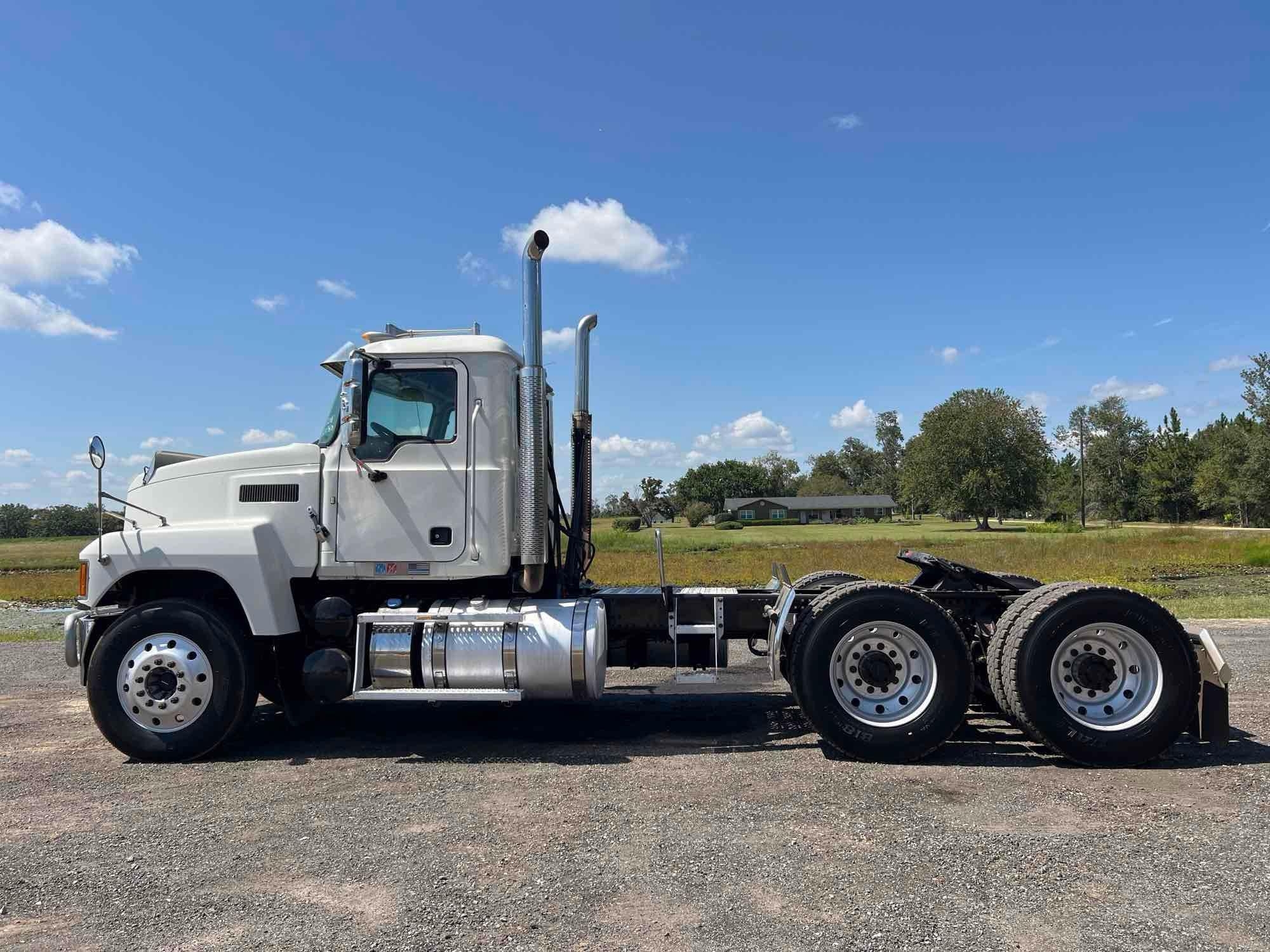 2019 MACK PINNACLE P164T DAY CAB ROAD TRACTOR (A51406)