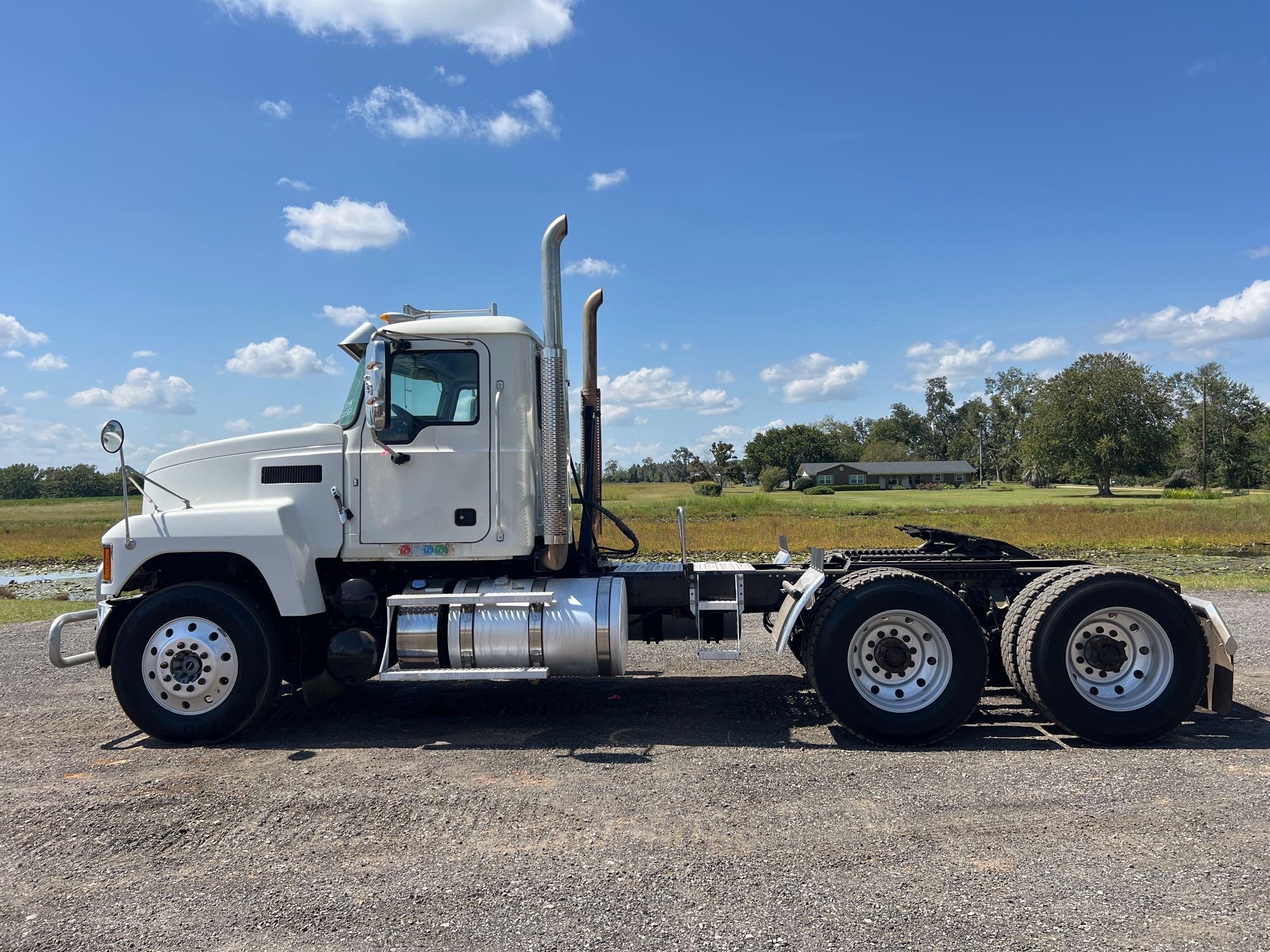 2019 MACK PINNACLE P164T DAY CAB ROAD TRACTOR (A51406)