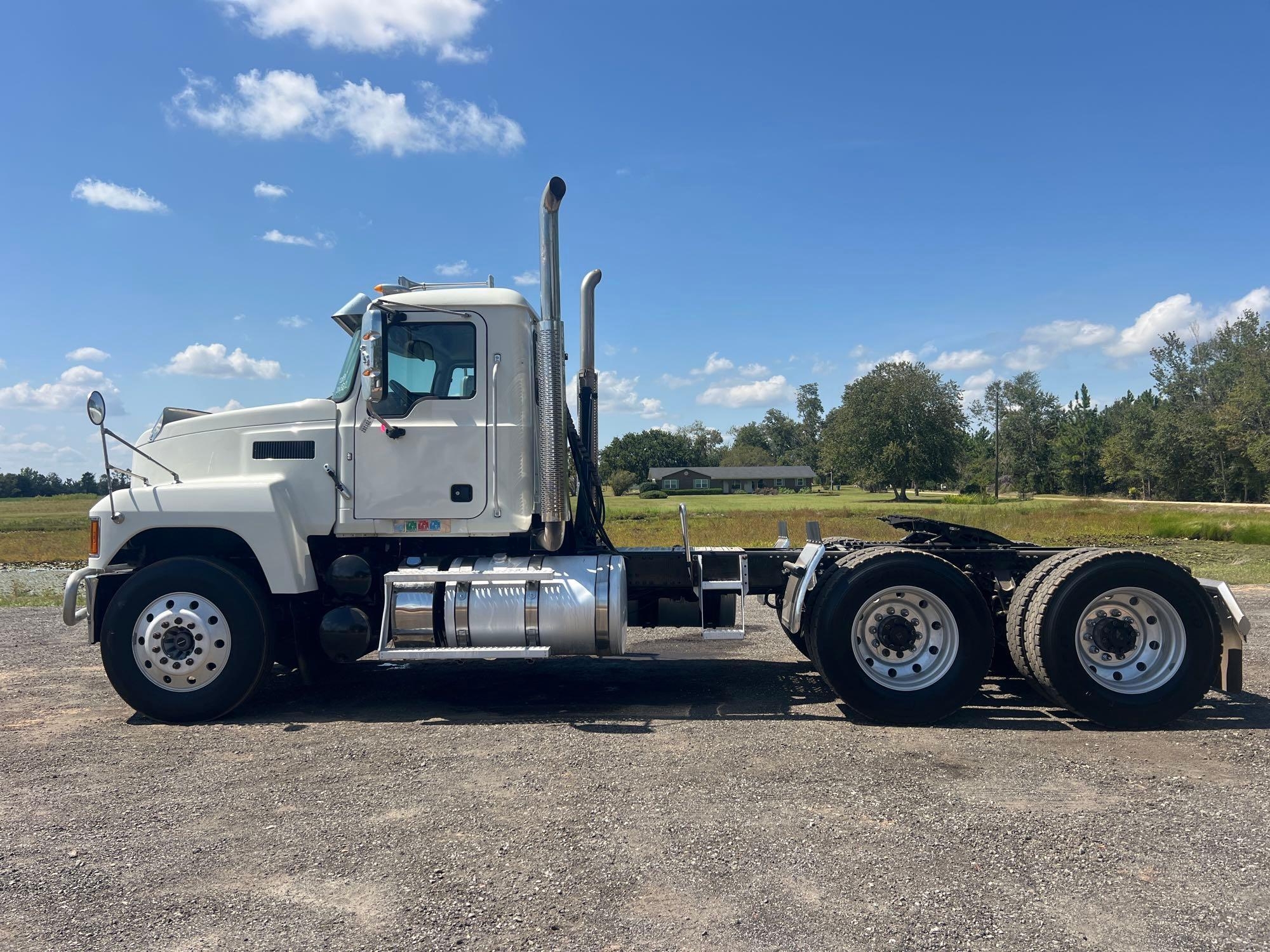 2019 MACK PINNACLE P164T DAY CAB ROAD TRACTOR (A51406)
