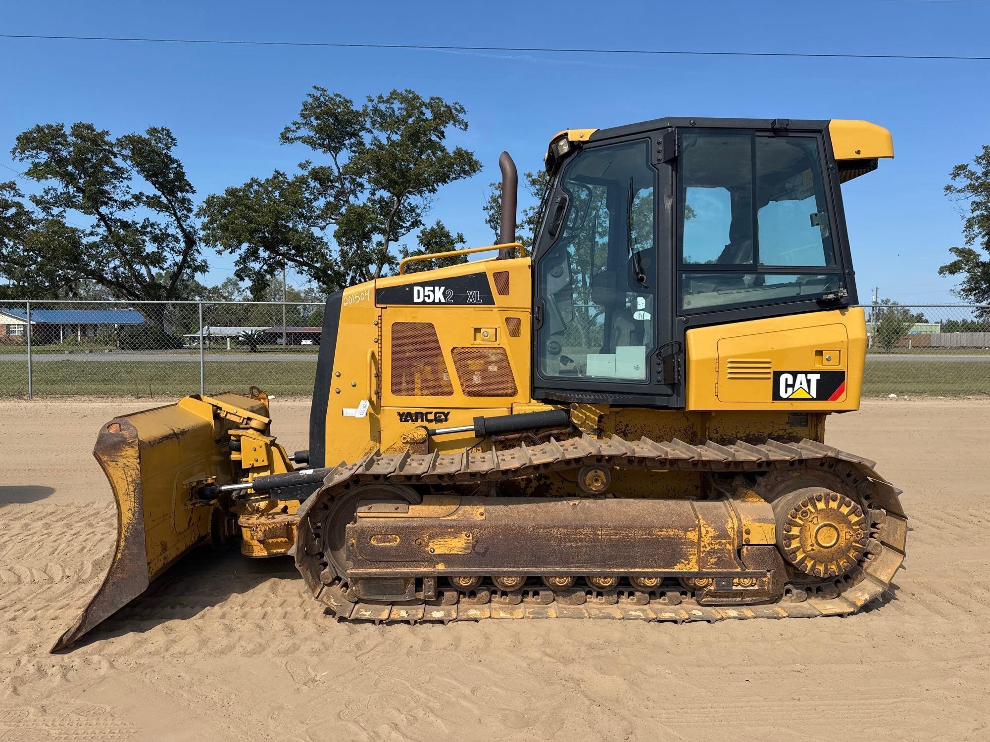 CATERPILLAR D5K2 XL CRAWLER DOZER (A52705)