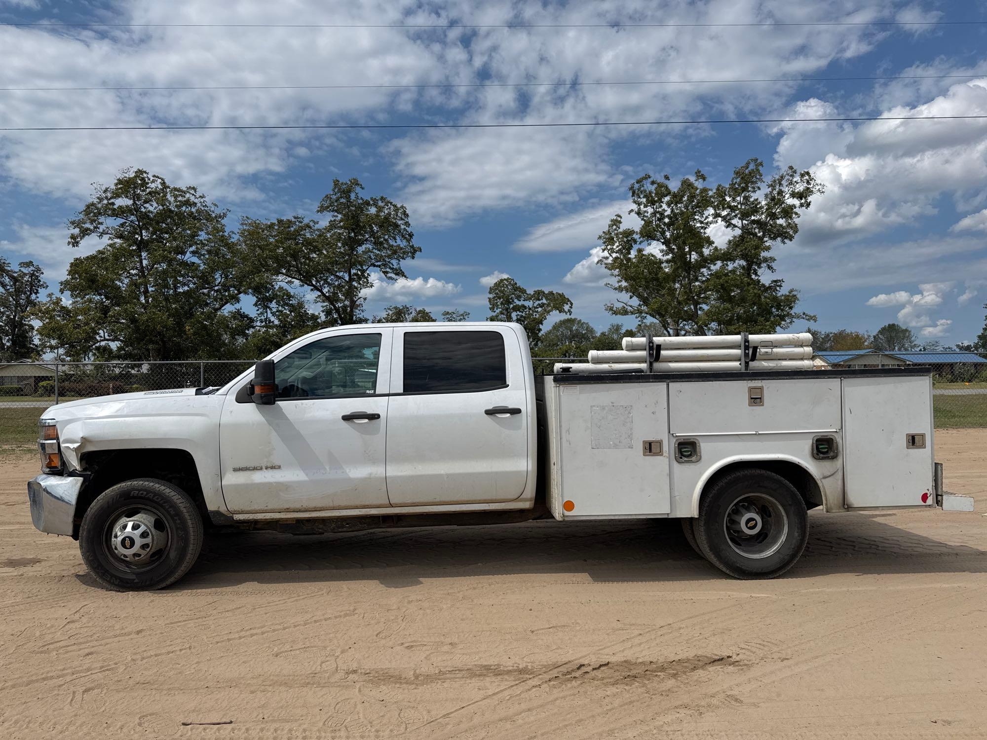 2016 CHEVROLET 3500HD SERVICE TRUCK (A54756)