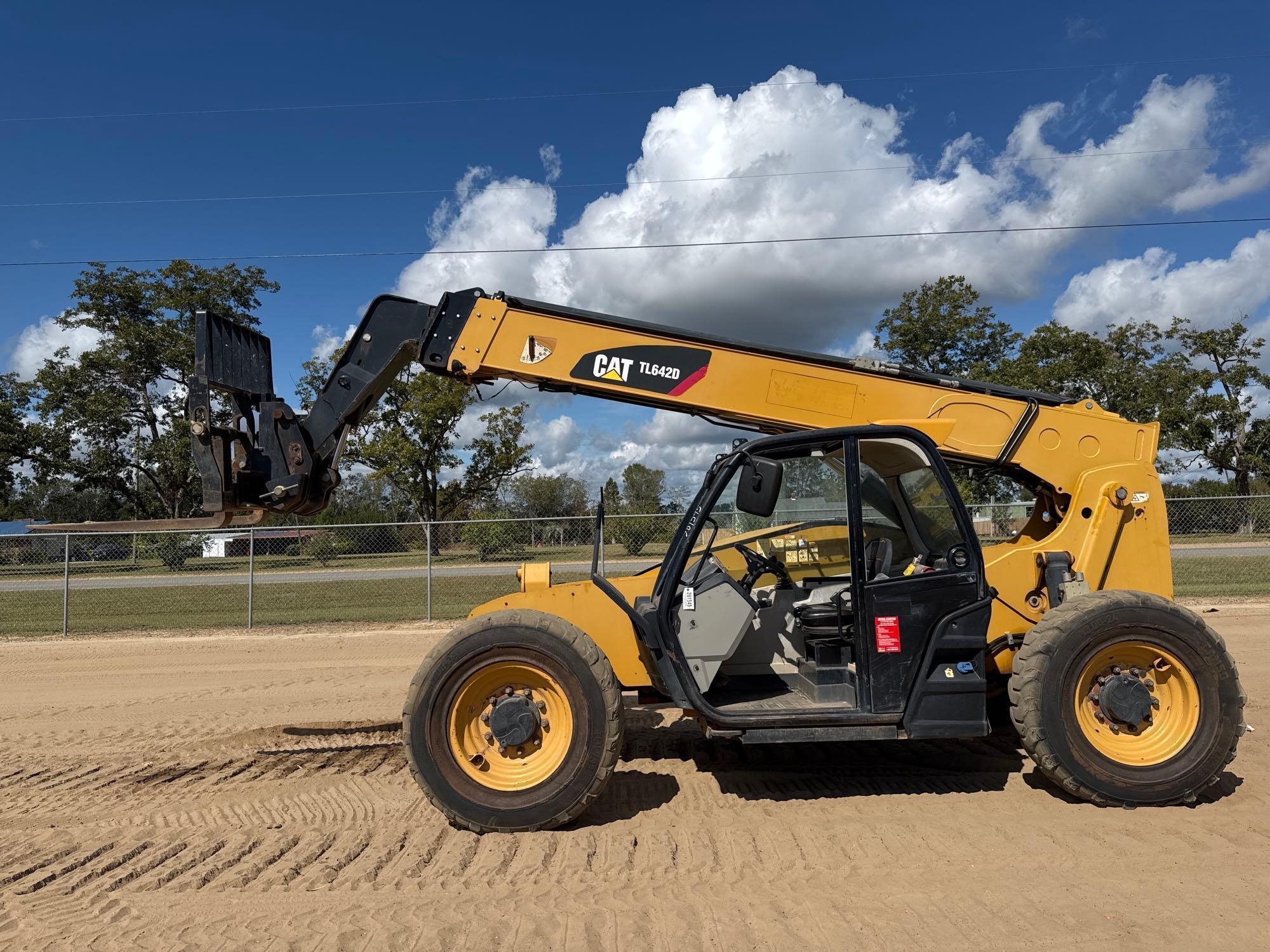 2016 CATERPILLAR TL642D TELESCOPIC FORKLIFT (A52705)