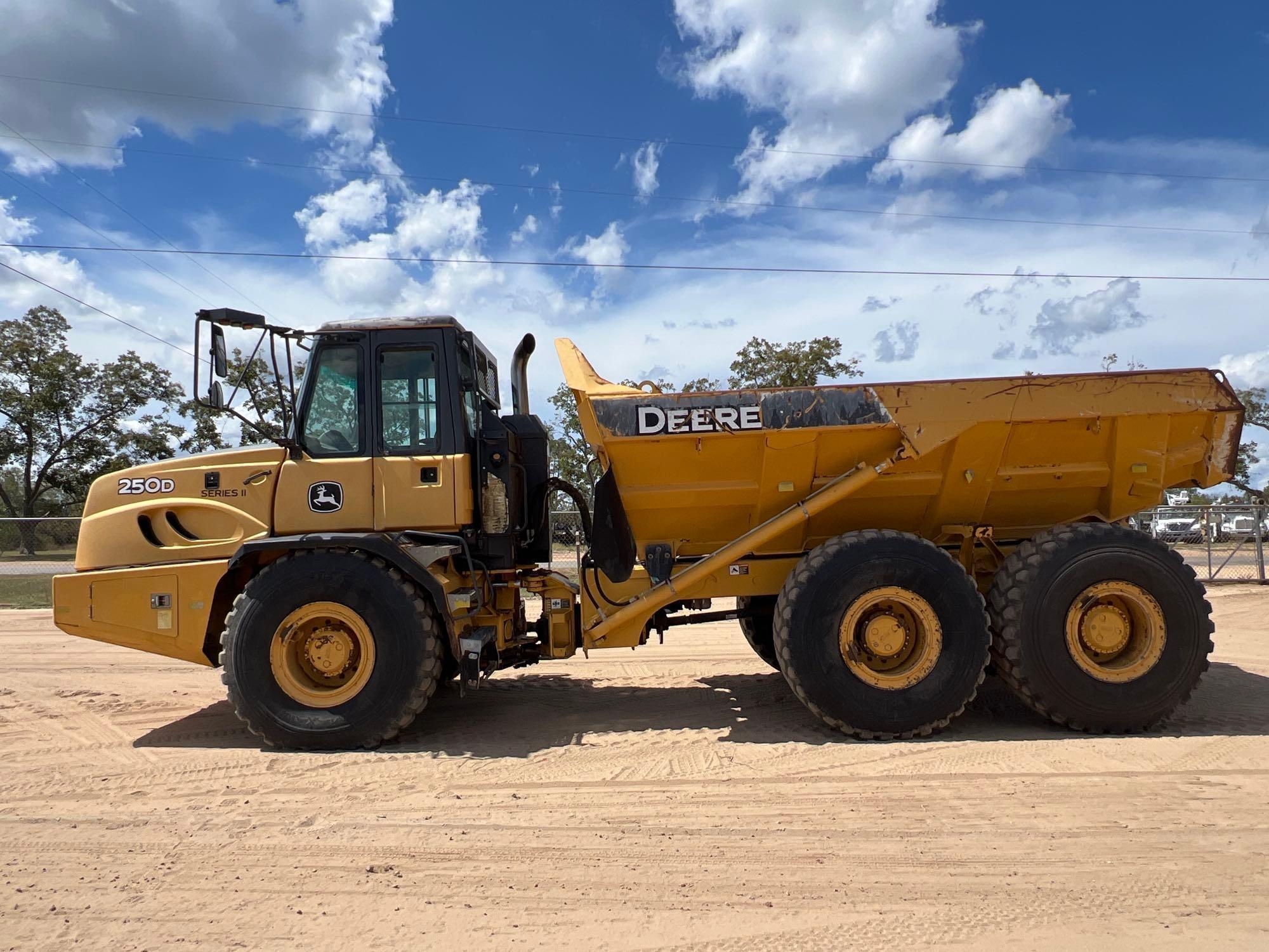 2014 JOHN DEERE 250D SERIES II OFF ROAD DUMP TRUCK (A52705)