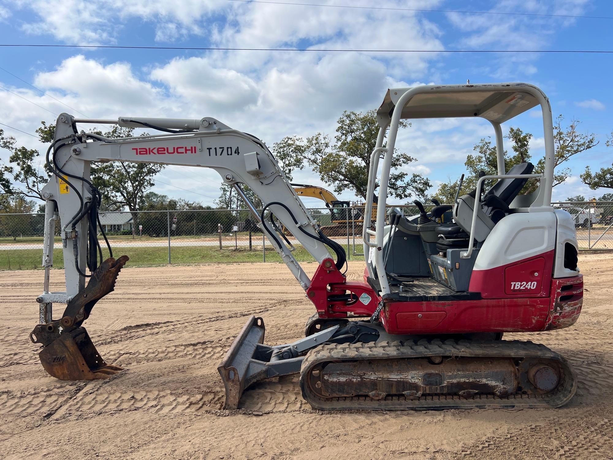 2017 TAKEUCHI TB240 EXCAVATOR (A52705)