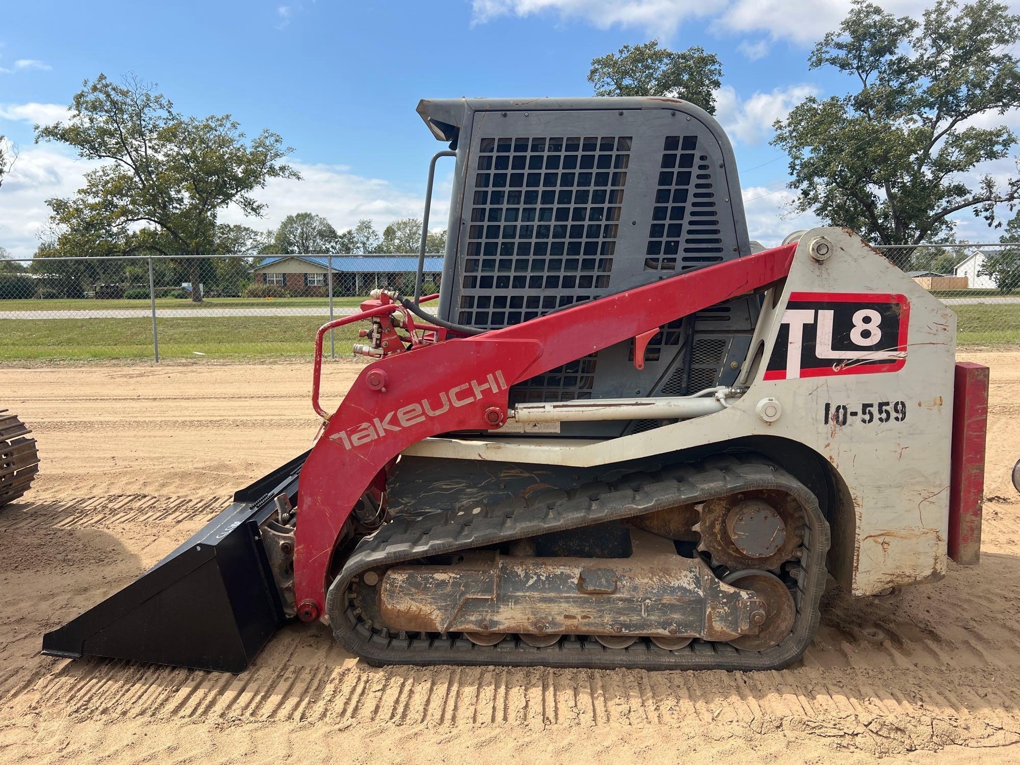 2017 TAKEUCHI TL8 SKID STEER (A52705)