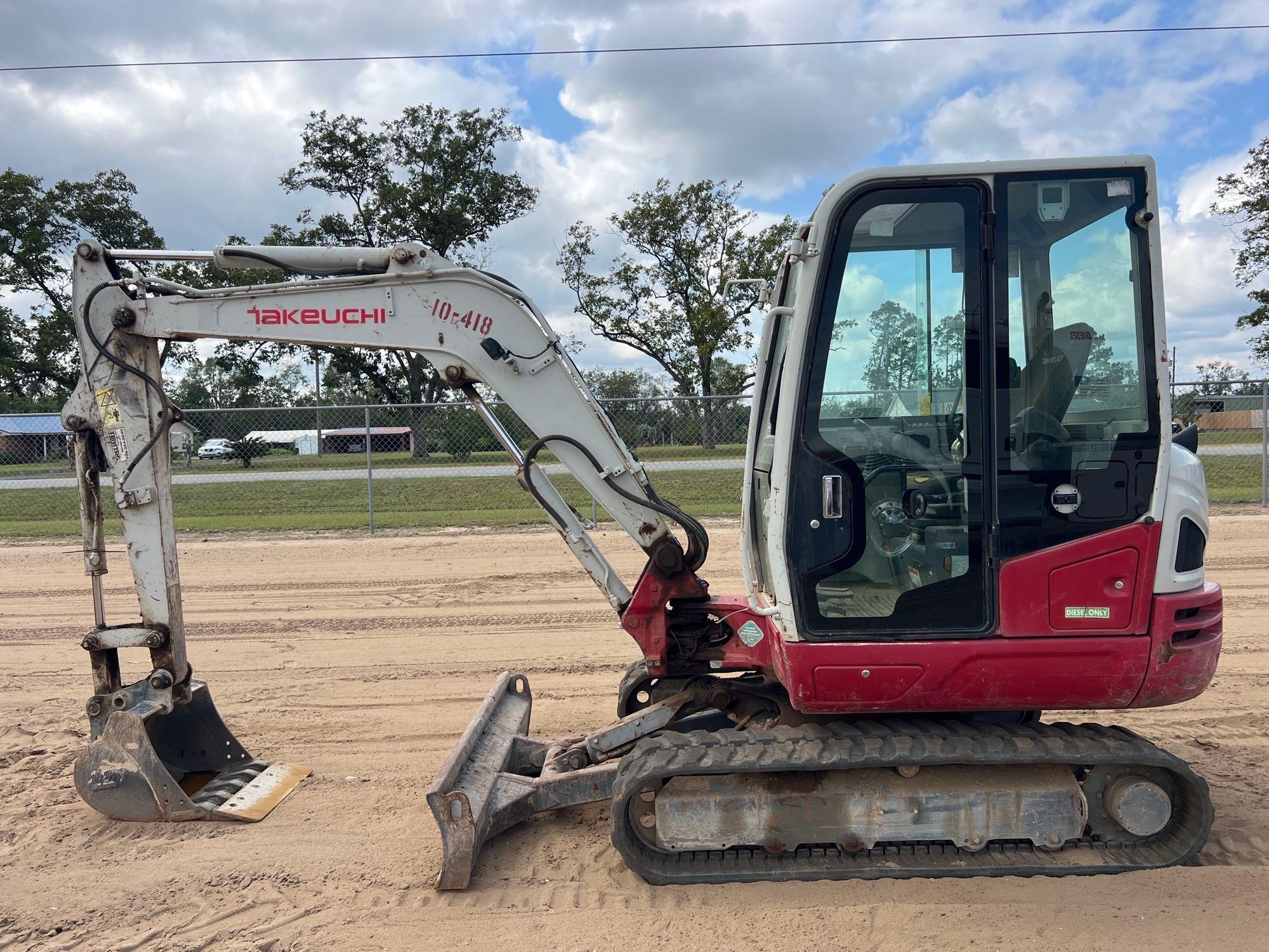 2020 TAKEUCHI TB240 EXCAVATOR (A52705)