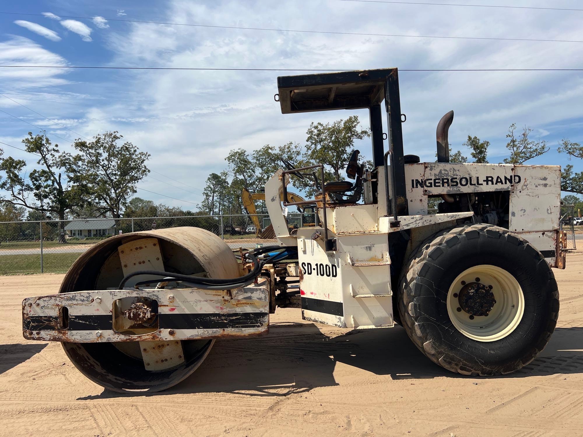 INGERSOLL RAND SD-100D VIBRATORY ROLLER (A52705)