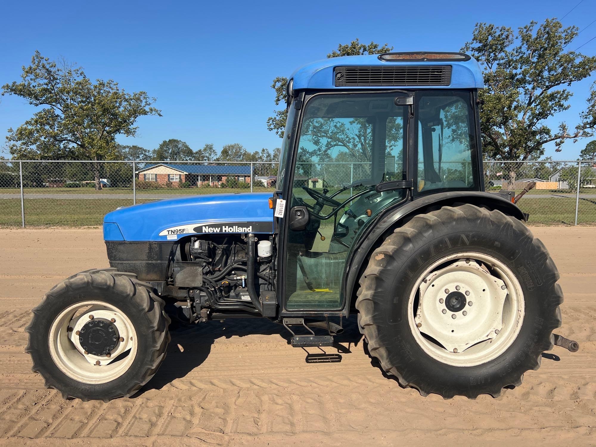 NEW HOLLAND TN95EA TRACTOR (A54756)
