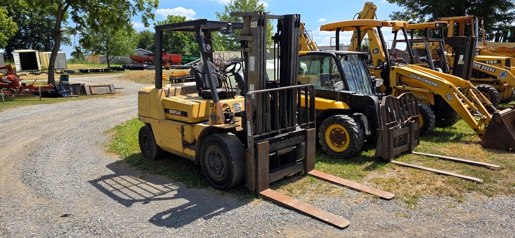 2005 Cat DP40KL Forklift (RUNS) (A50774)