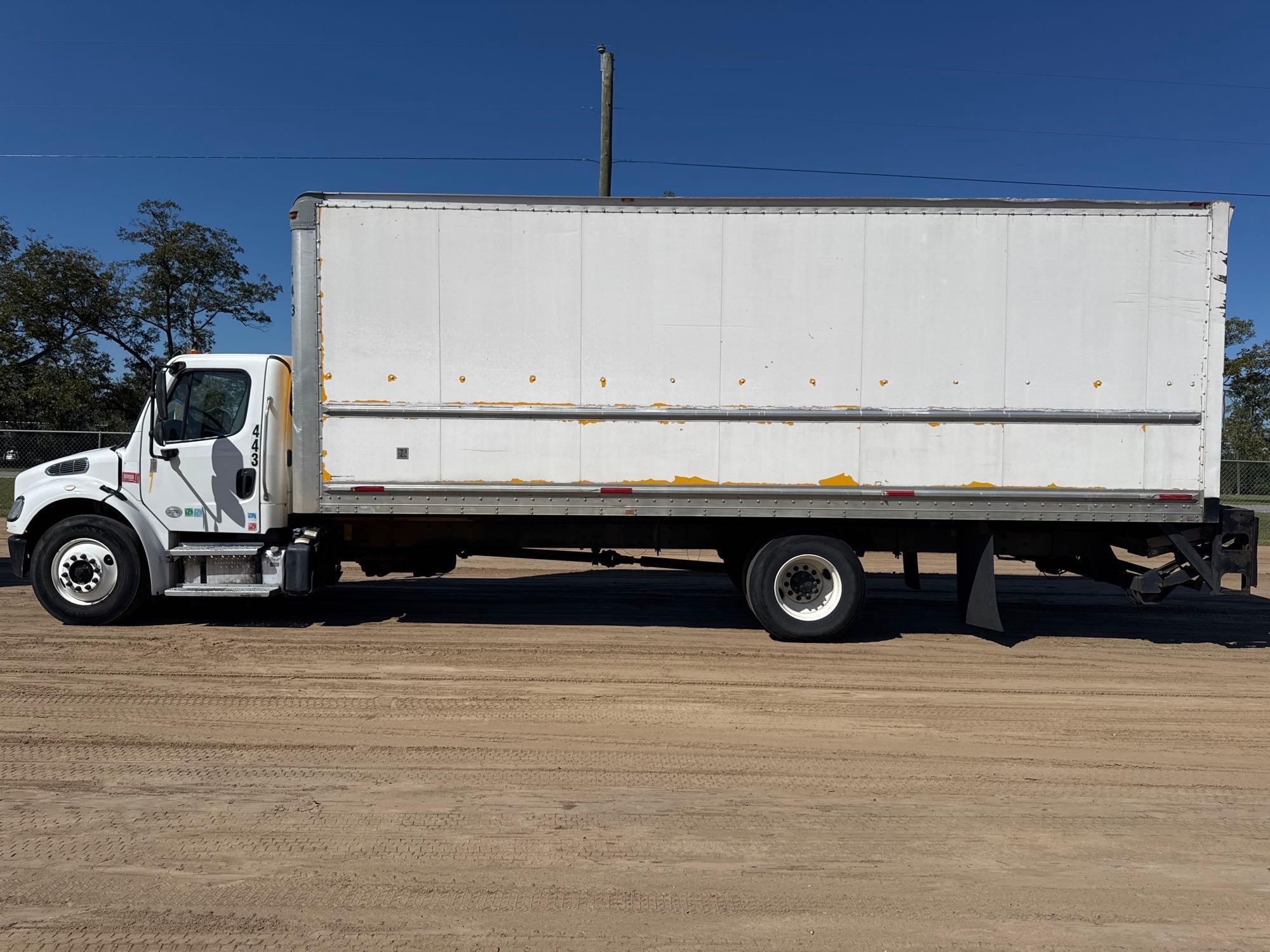 2019 FREIGHTLINER M2106 26' BOX TRUCK (A57192)