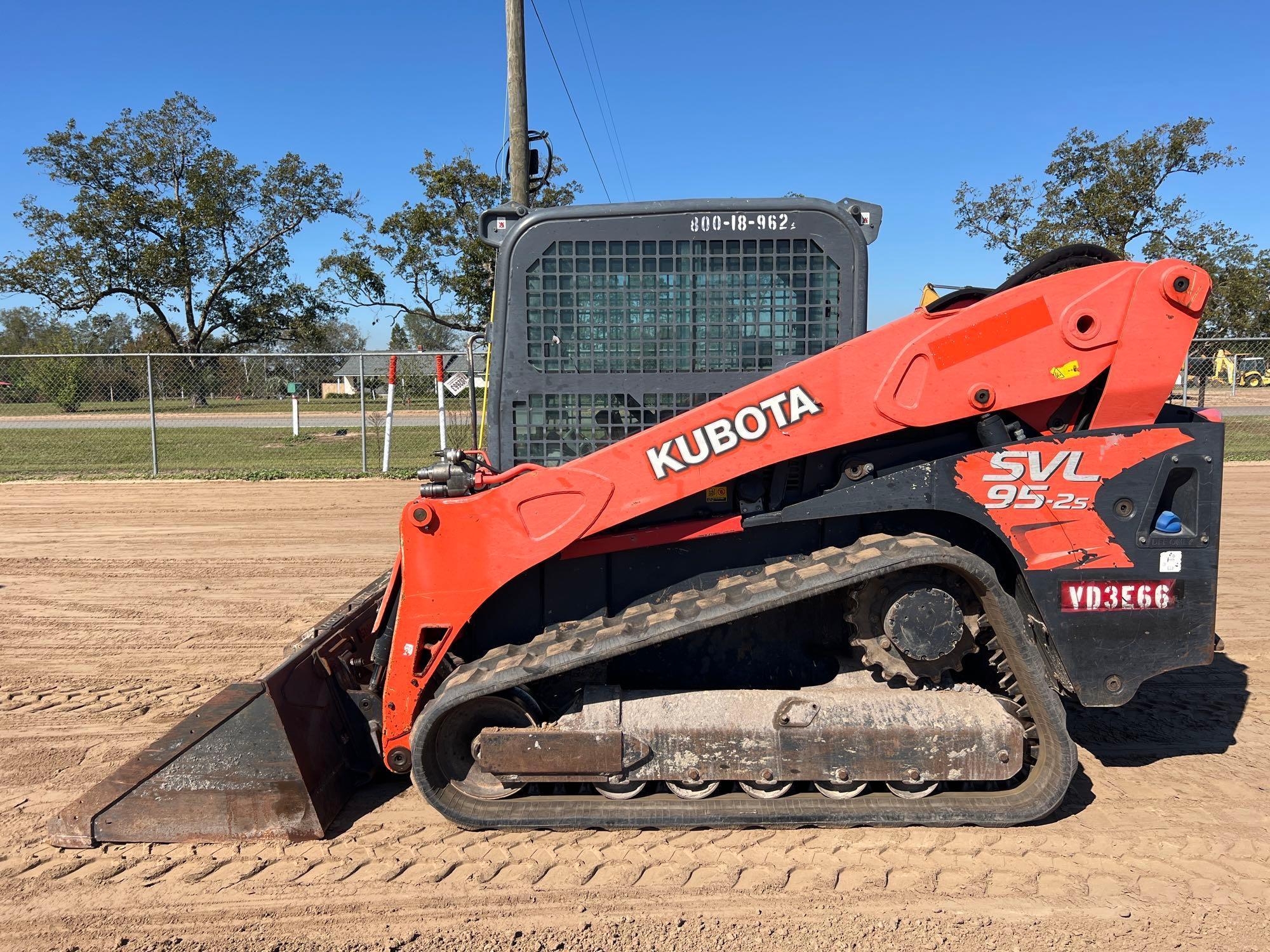 KUBOTA SVL95-2S SKID STEER (A52707)