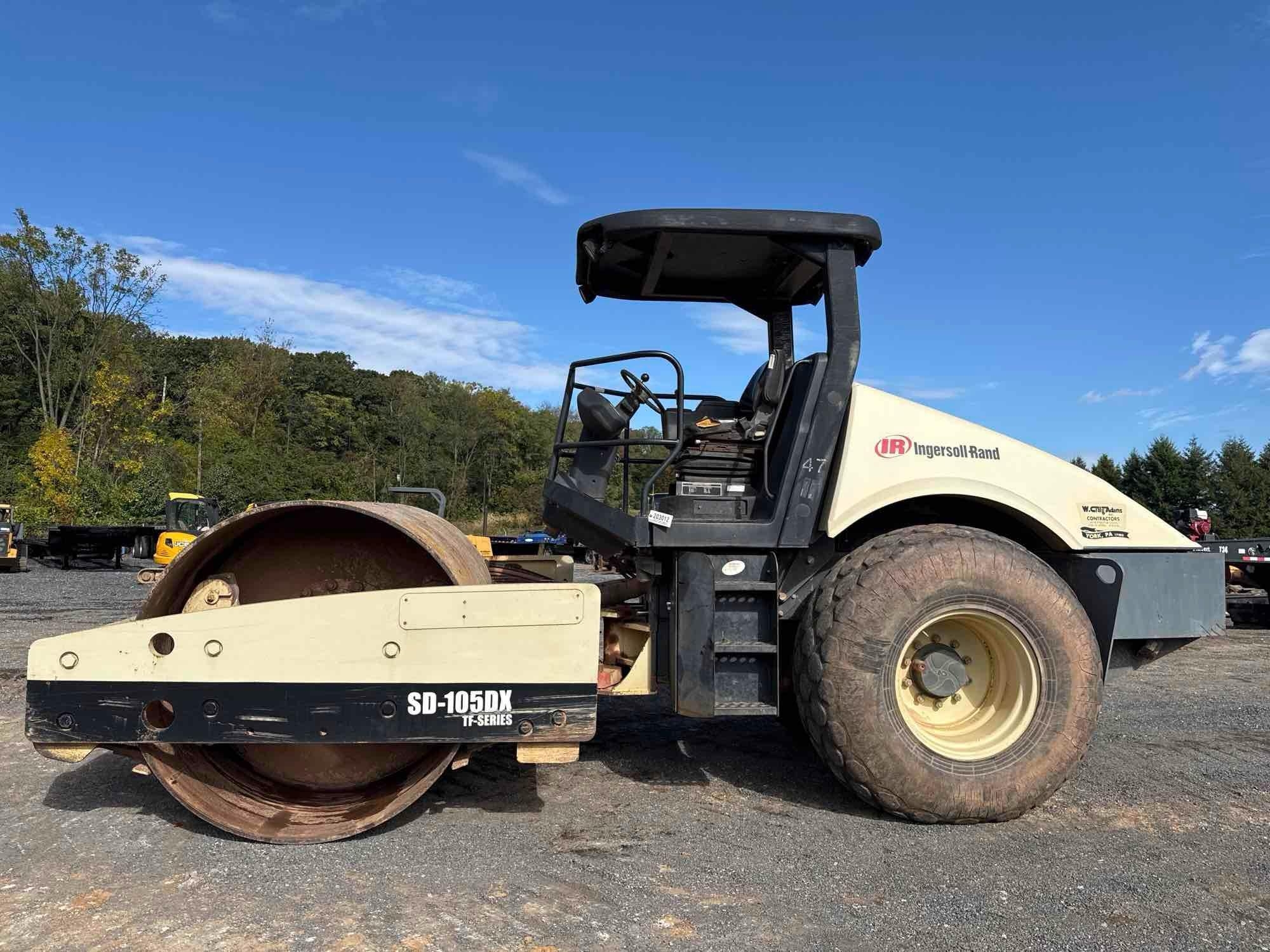 2003 INGERSOLL RAND SD-105DX SMOOTH DBL DRUM ROLLER (A52707)