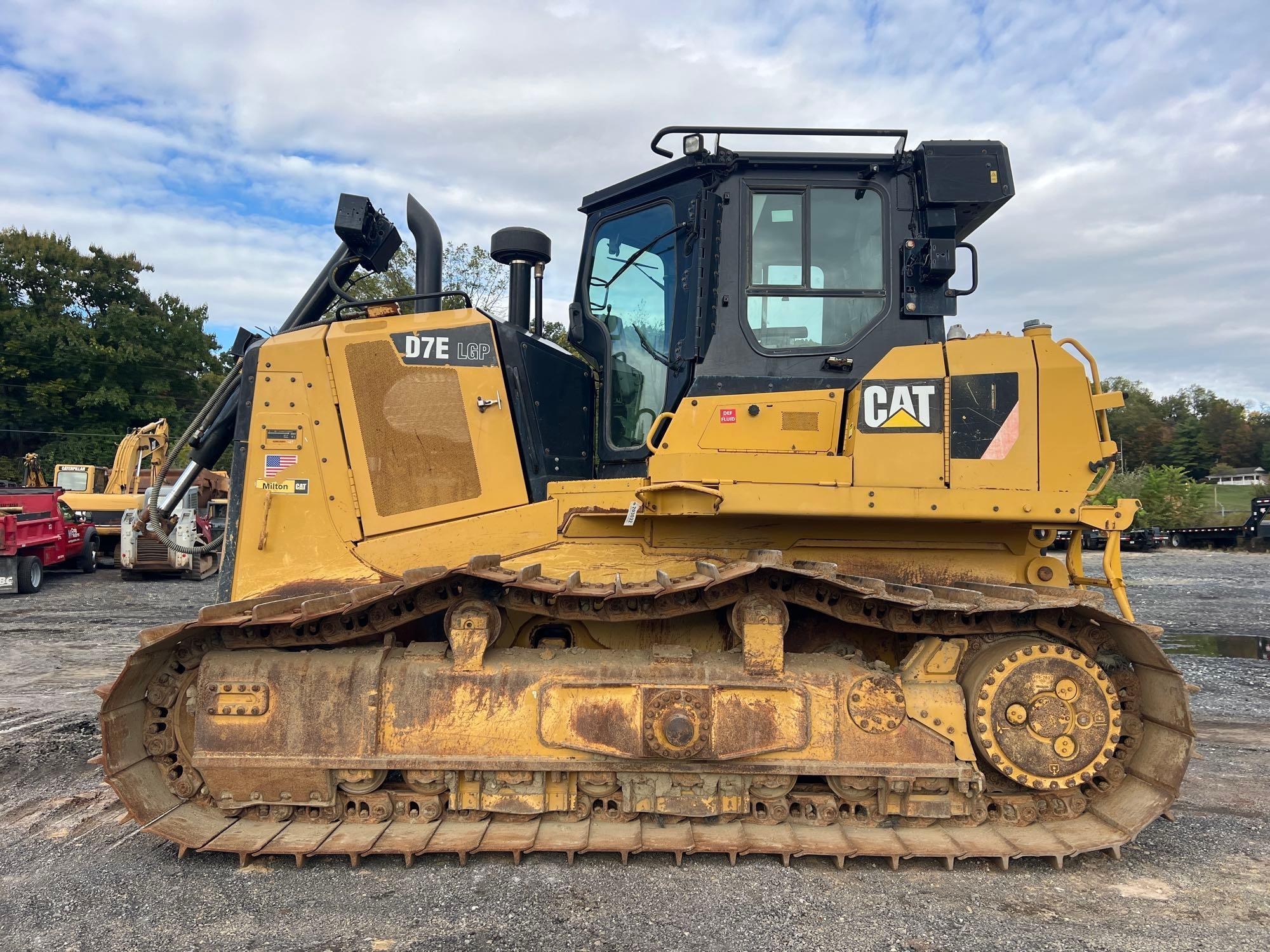 2015 CATERPILLAR D7E LGP CRAWLER DOZER (A52707)