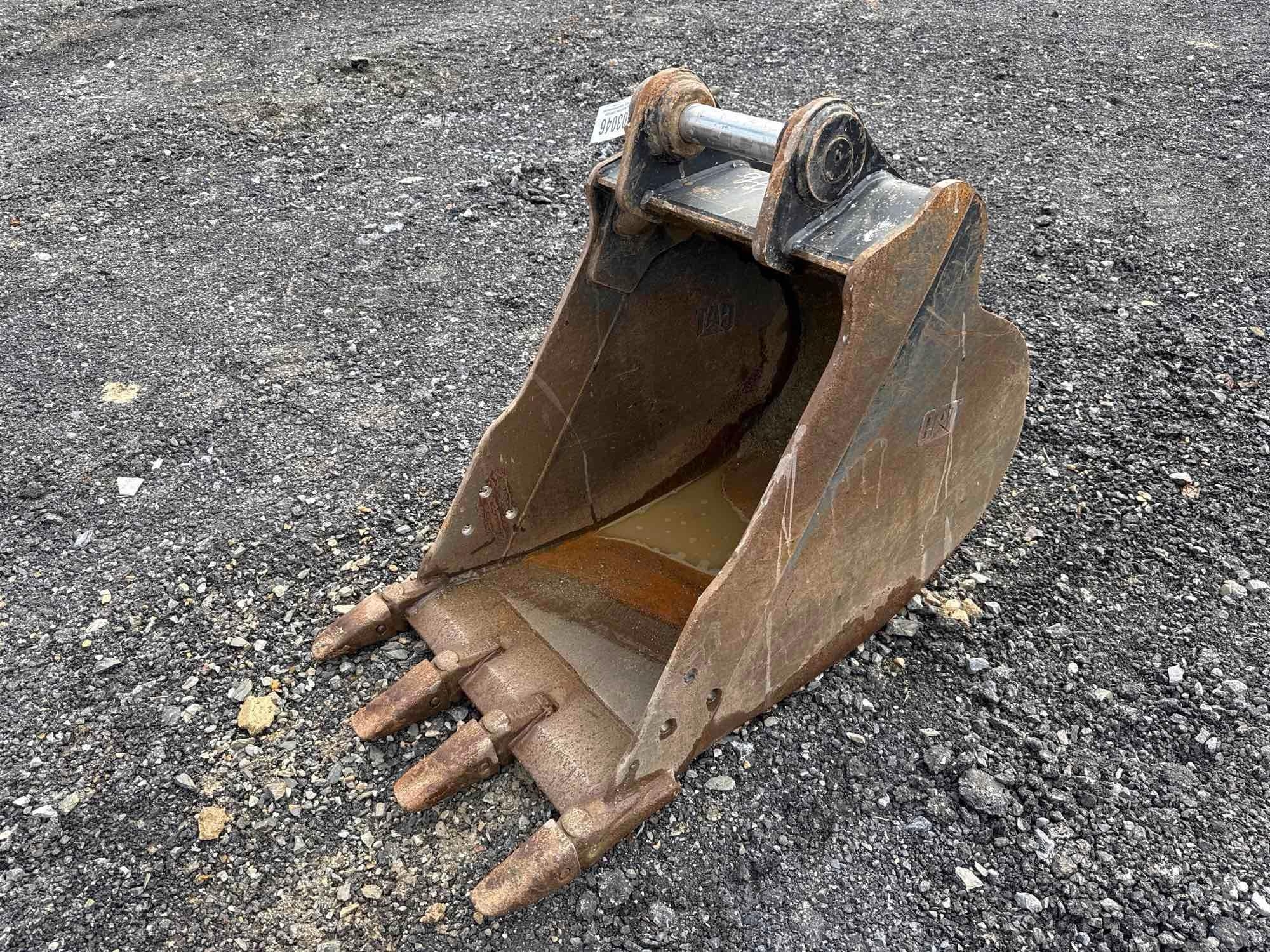 CATERPILLAR 22" PIN ON BUCKET (A52707)