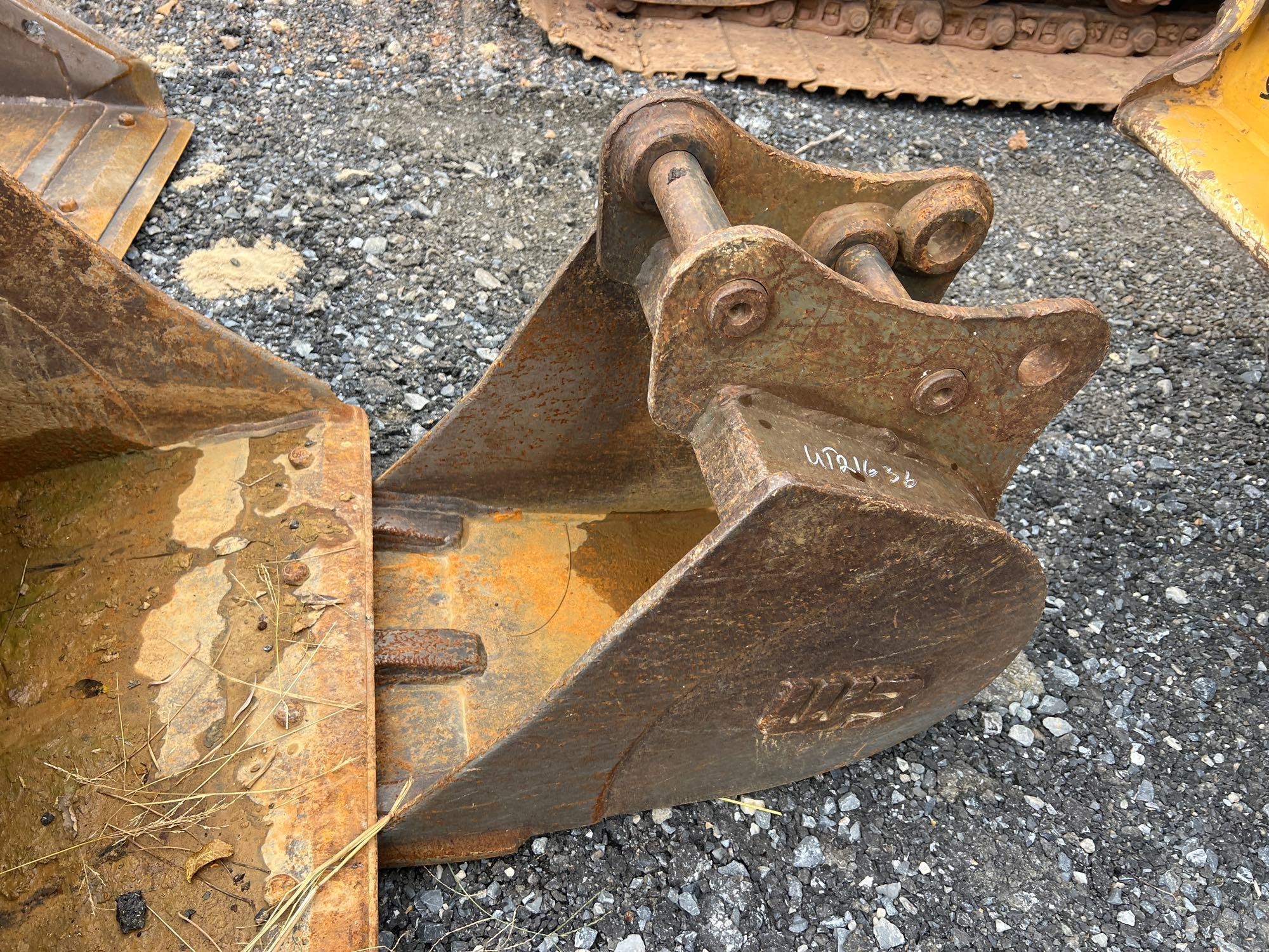 WB 17" PIN ON EXCAVATOR BUCKET (A52707)