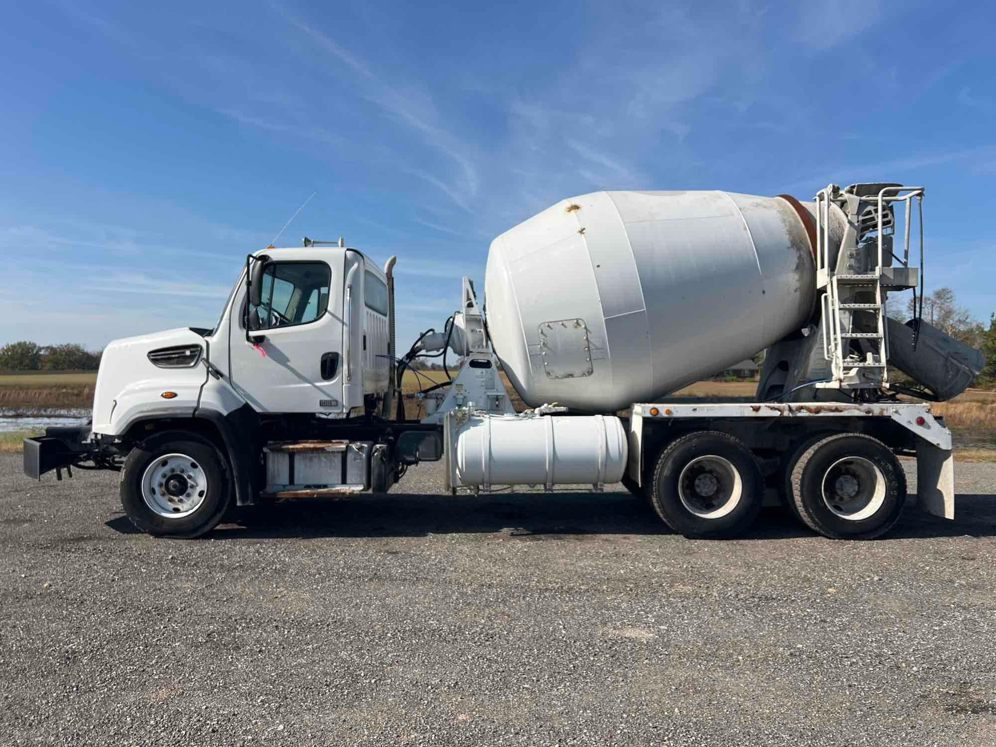 2014 FREIGHTLINER 108SD CONCRETE MIXER TRUCK (A59823)