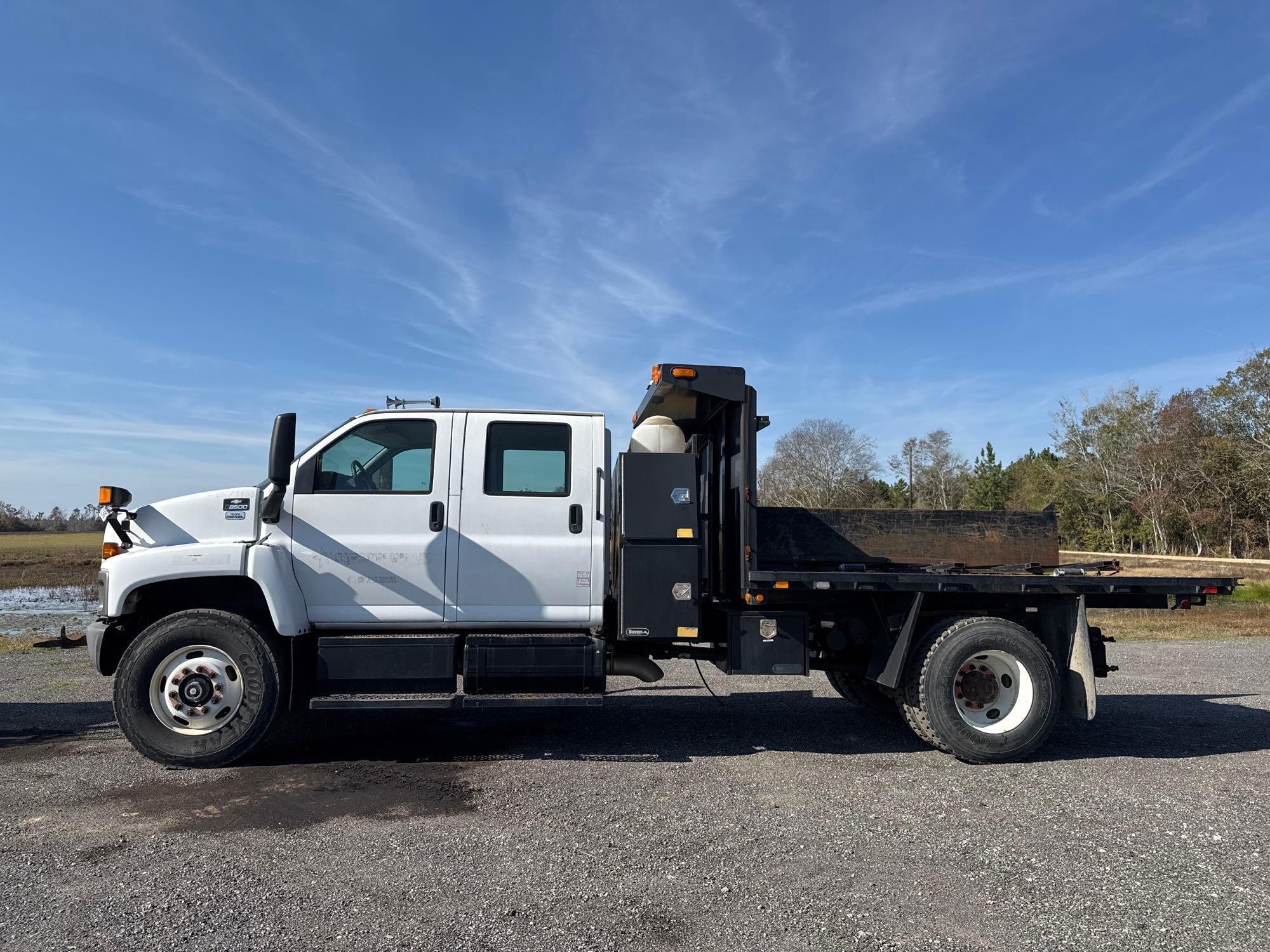 2009 CHEVROLET C8500 CREW CAB FLATBED TRUCK (A59823)