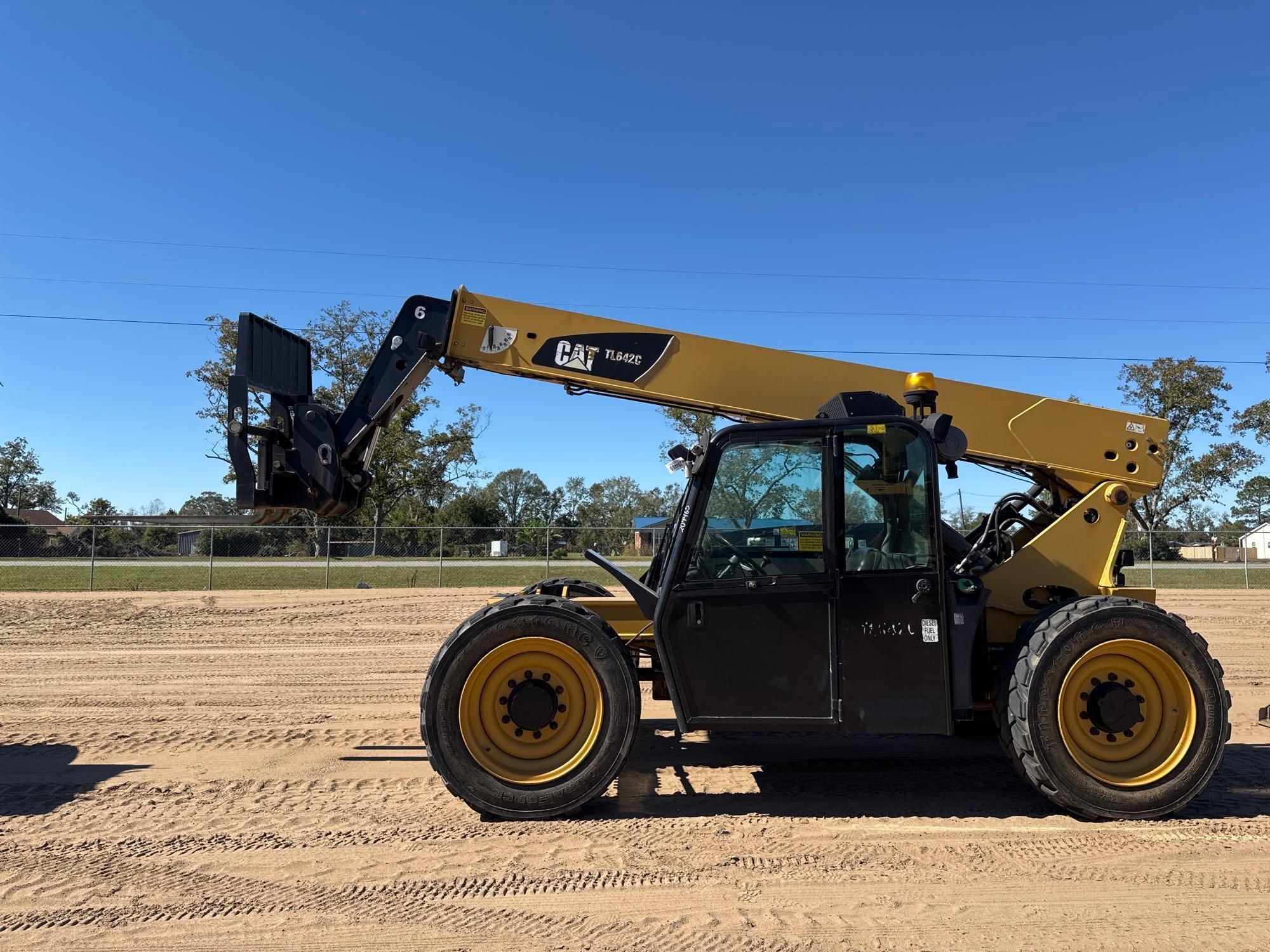 2013 CATERPILLAR TL642C TELESCOPIC FORKLIFT (A52707)