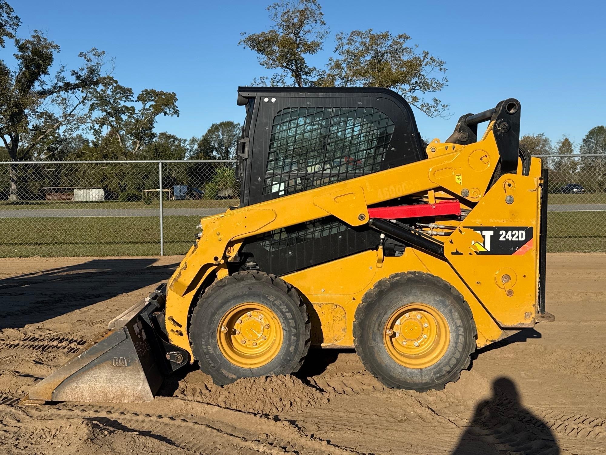 CATERPILLAR 242D SKID STEER (A52707)
