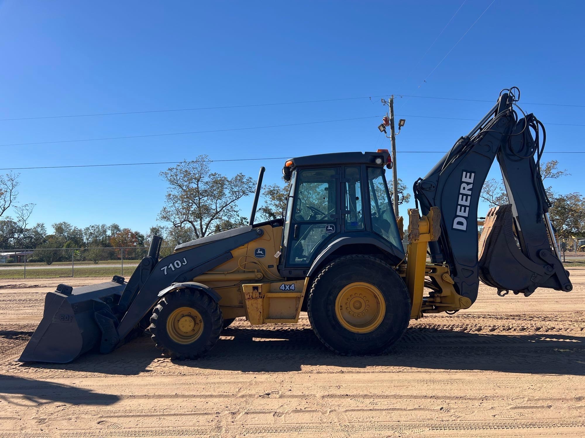 JOHN DEERE 710J LOADER BACKHOE (A52707)