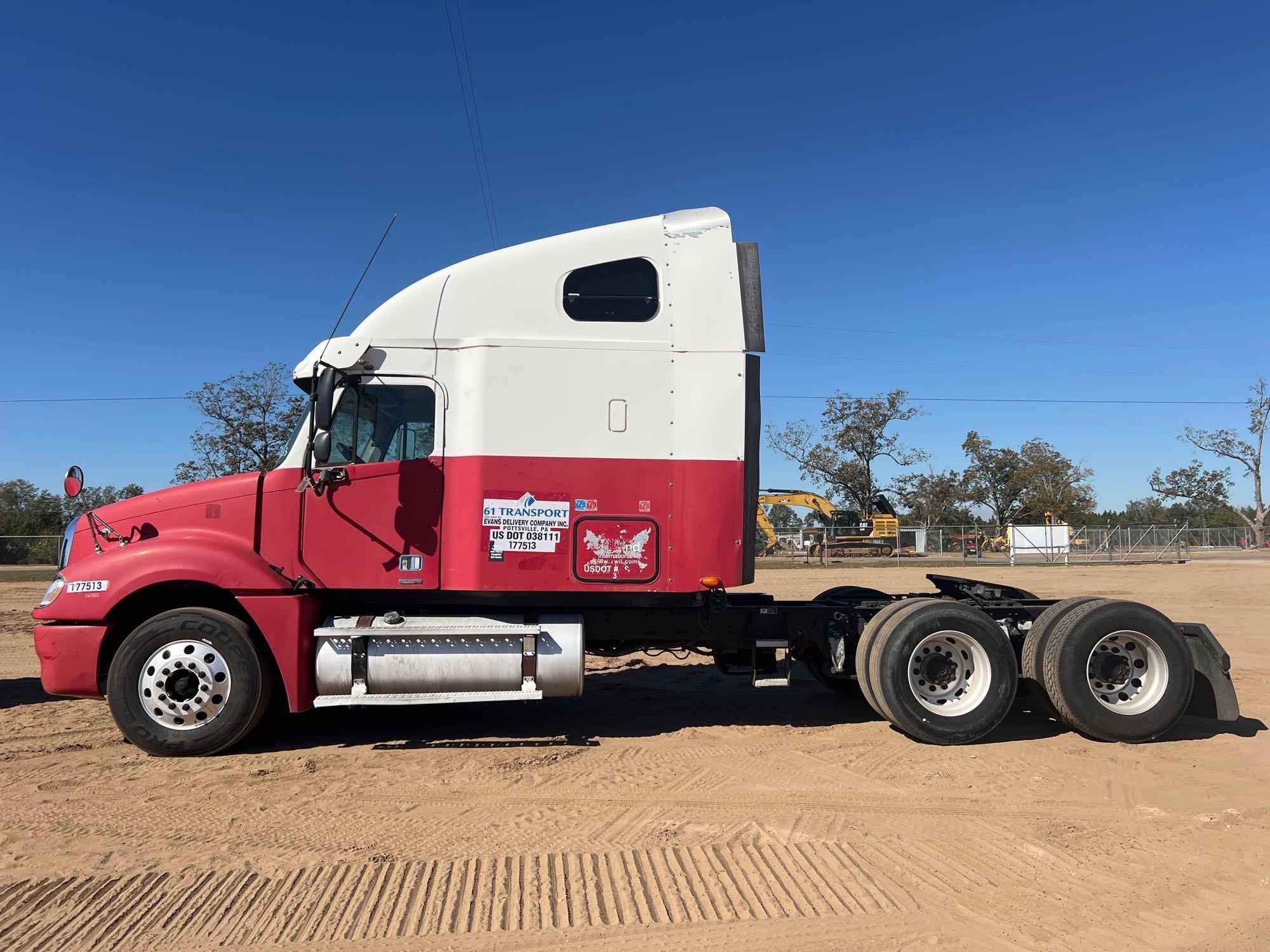 FREIGHTLINER ROAD TRACTOR (A57192)