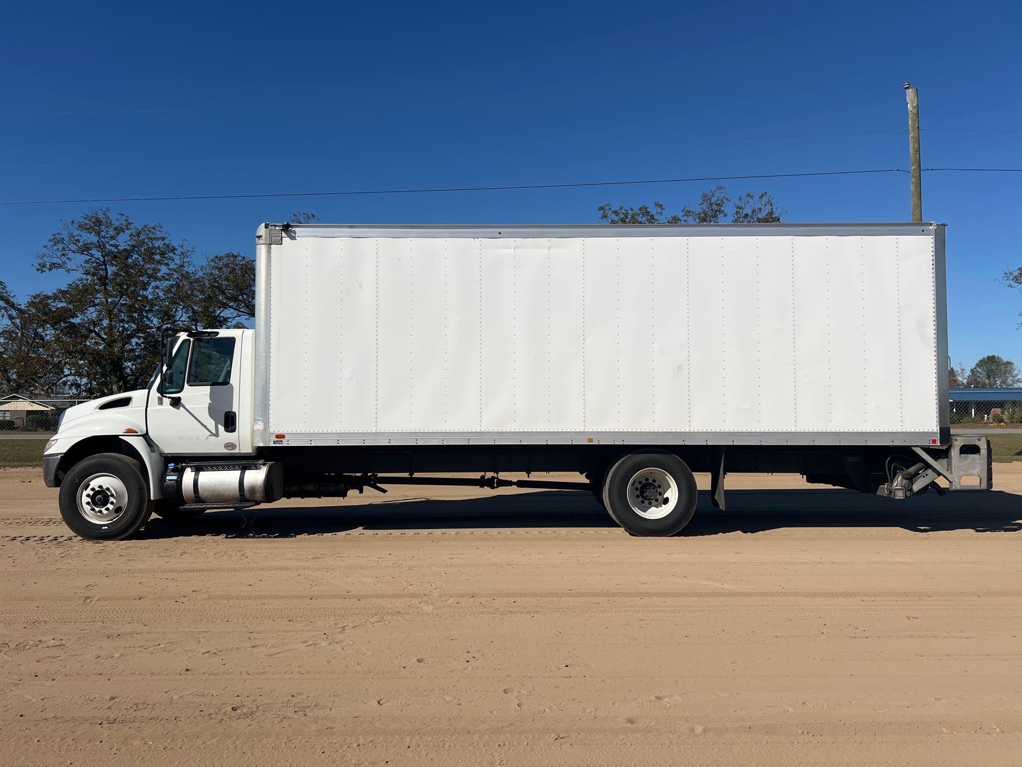 2018 INTERNATIONAL 4300 SBA 4X2 26' BOX TRUCK (A57192)