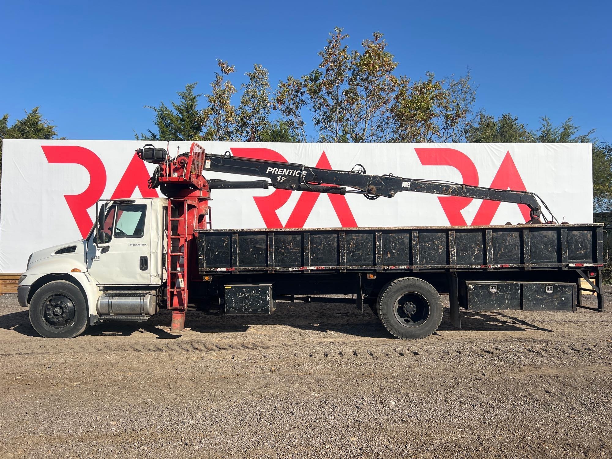 2004 INTERNATIONAL 4400 SBA CRANE TRUCK (A52706)
