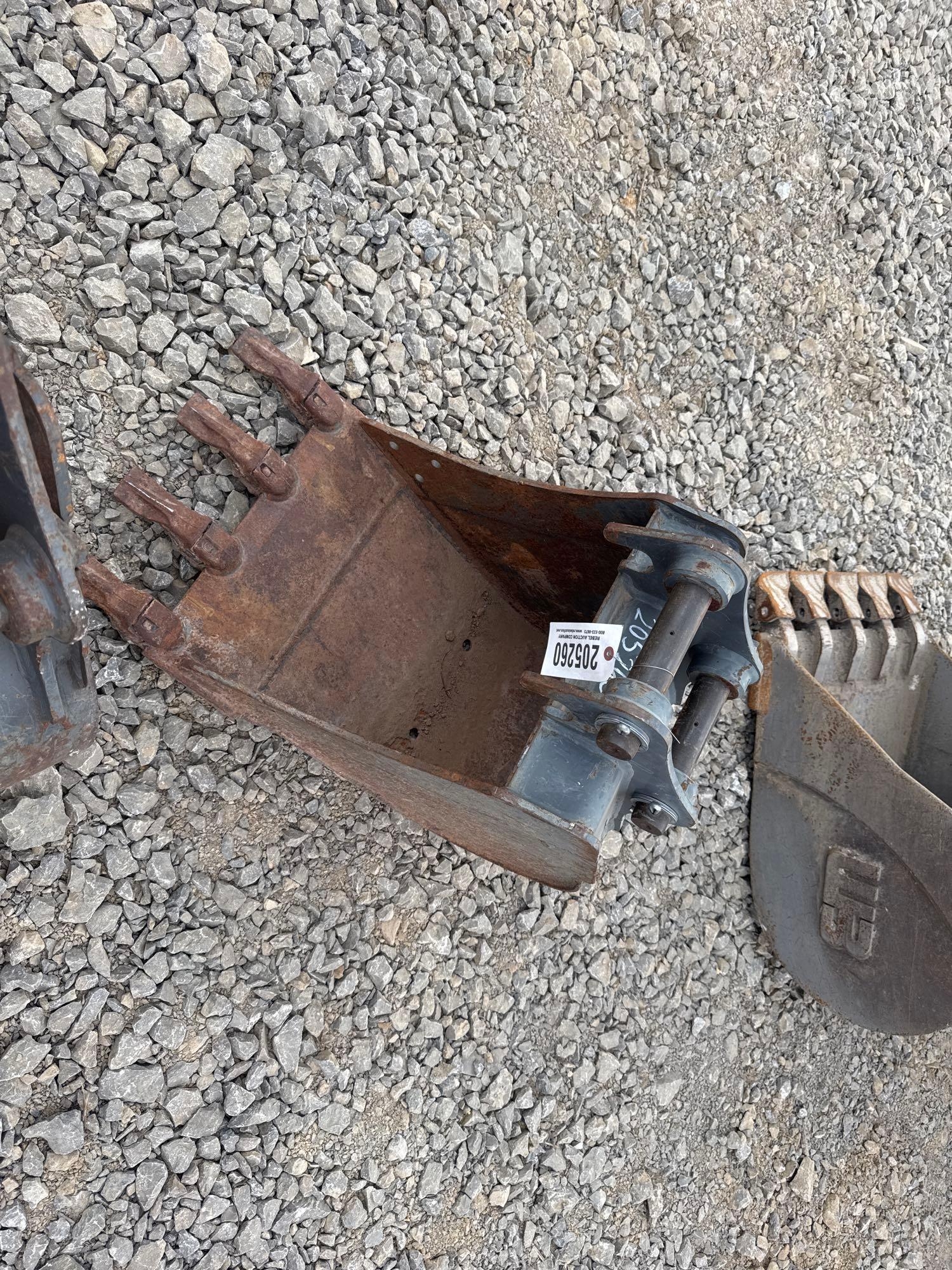 17" EXCAVATOR BUCKET (A52706)