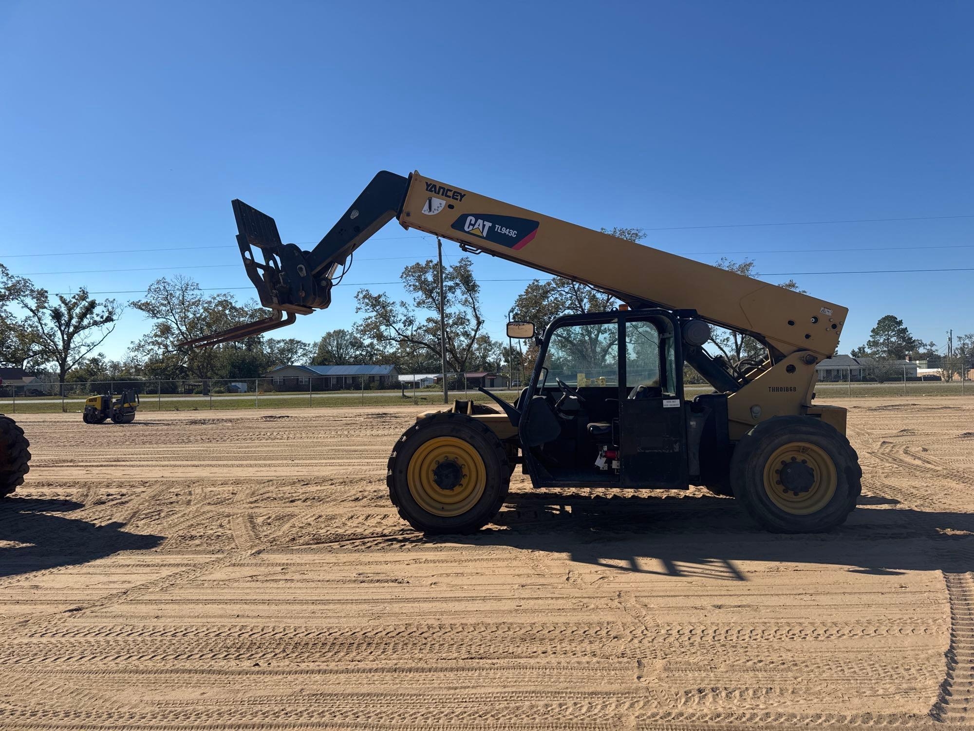 2015 CATERPILLAR TL943C TELESCOPIC FORKLIFT (A52707)