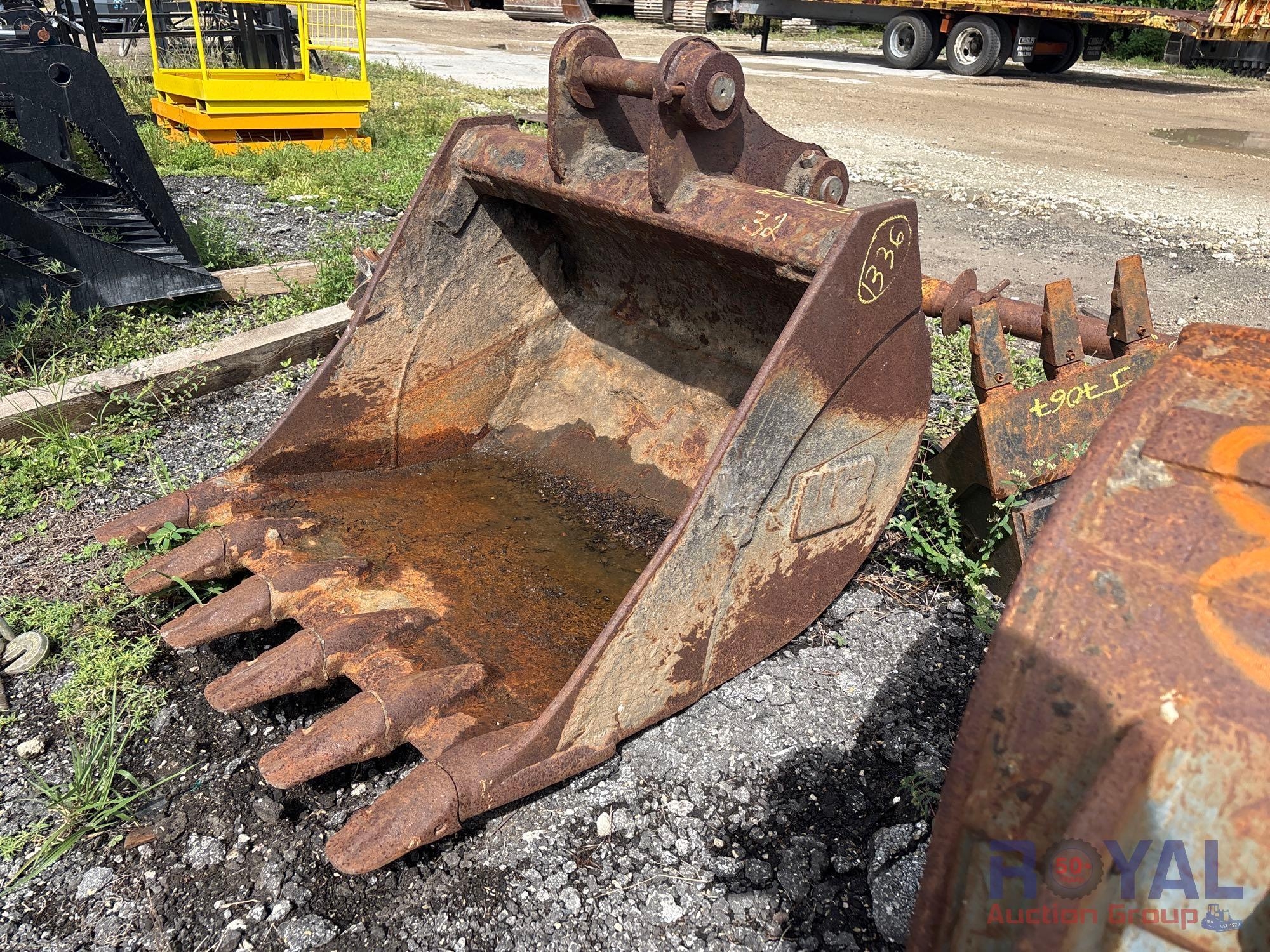 WB 32in Excavator Digging Tooth Bucket (A55787)