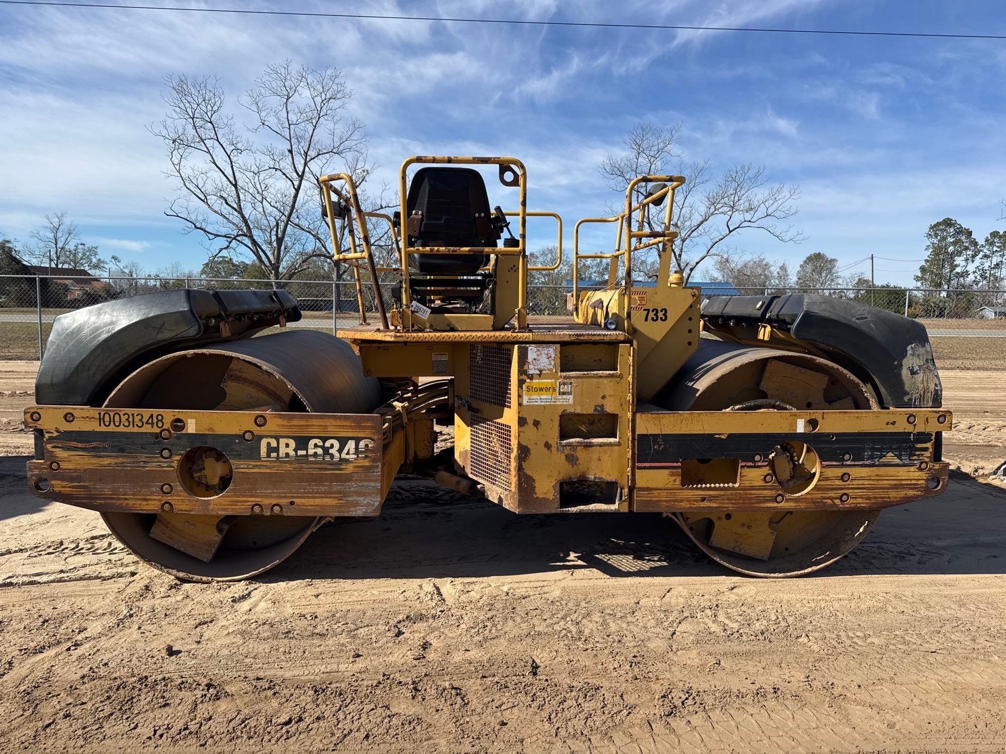 2001 CATERPILLAR CB-634C SMOOTH DBL DRUM ROLLER (A60429)