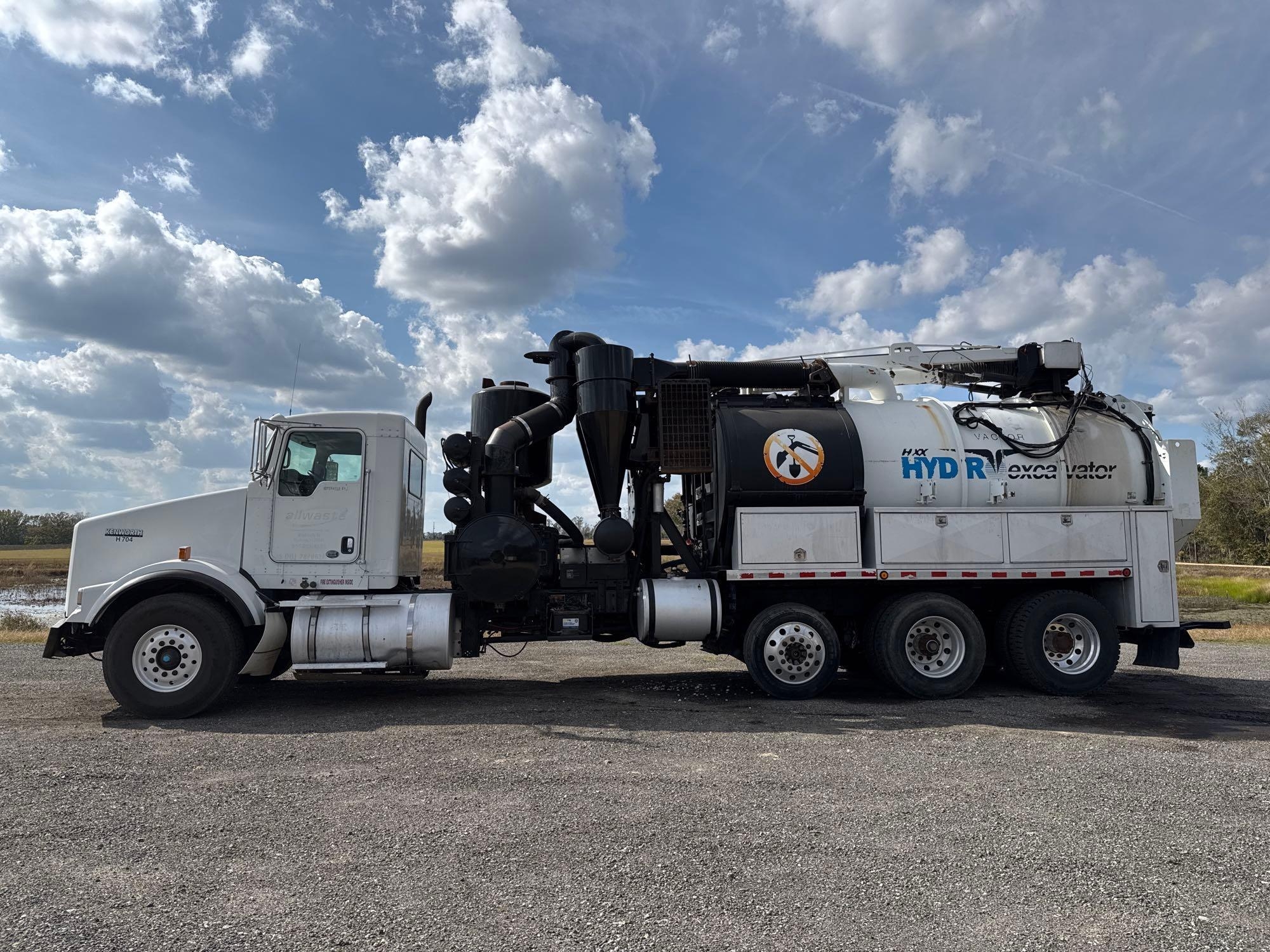 2014 KENWORTH T800 HYDRO EXC VACUUM TRUCK (A59823)