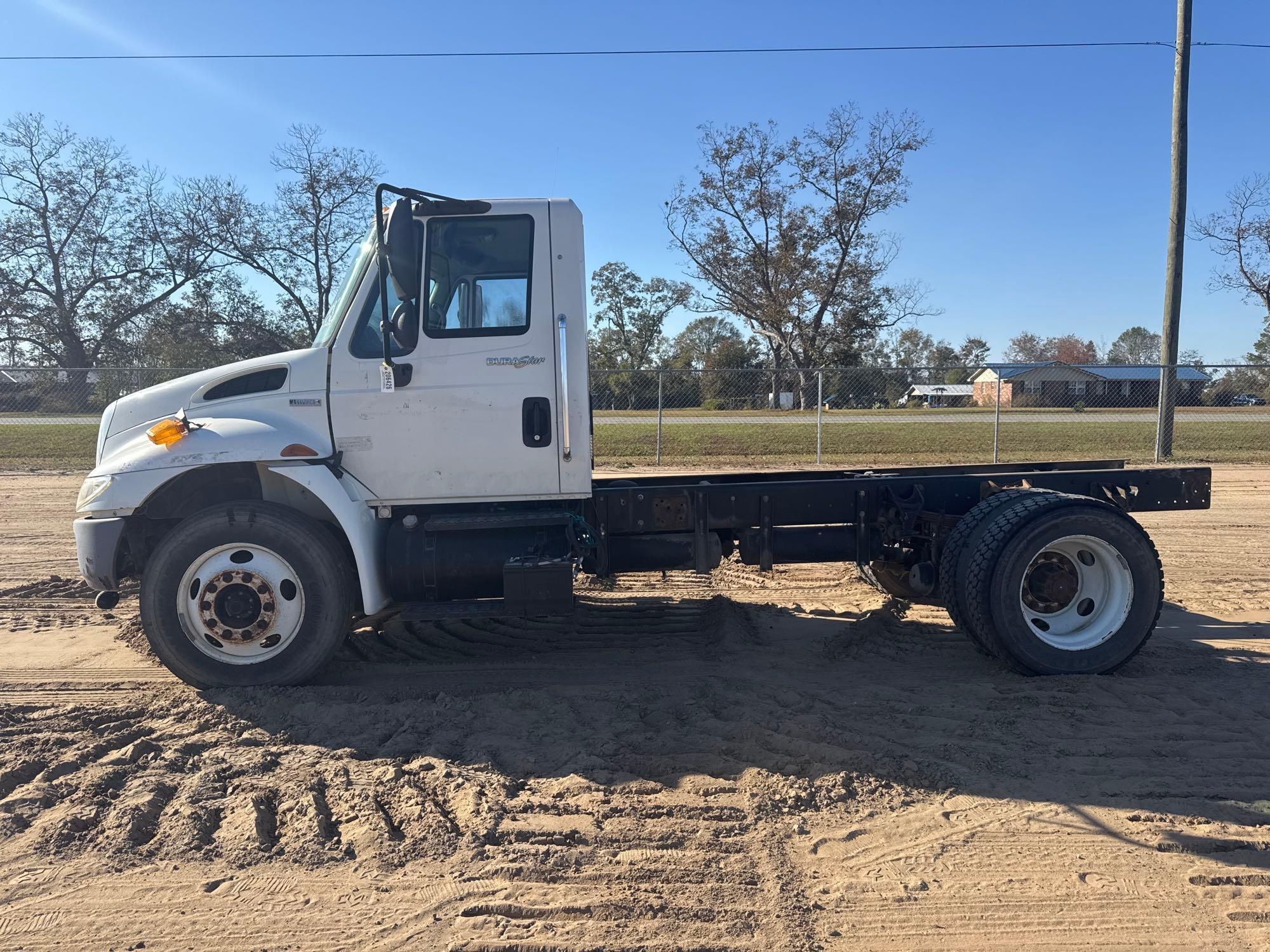 2009 INTERNATIONAL DURASTAR 4300 SBA ROAD TRACTOR (A58375)