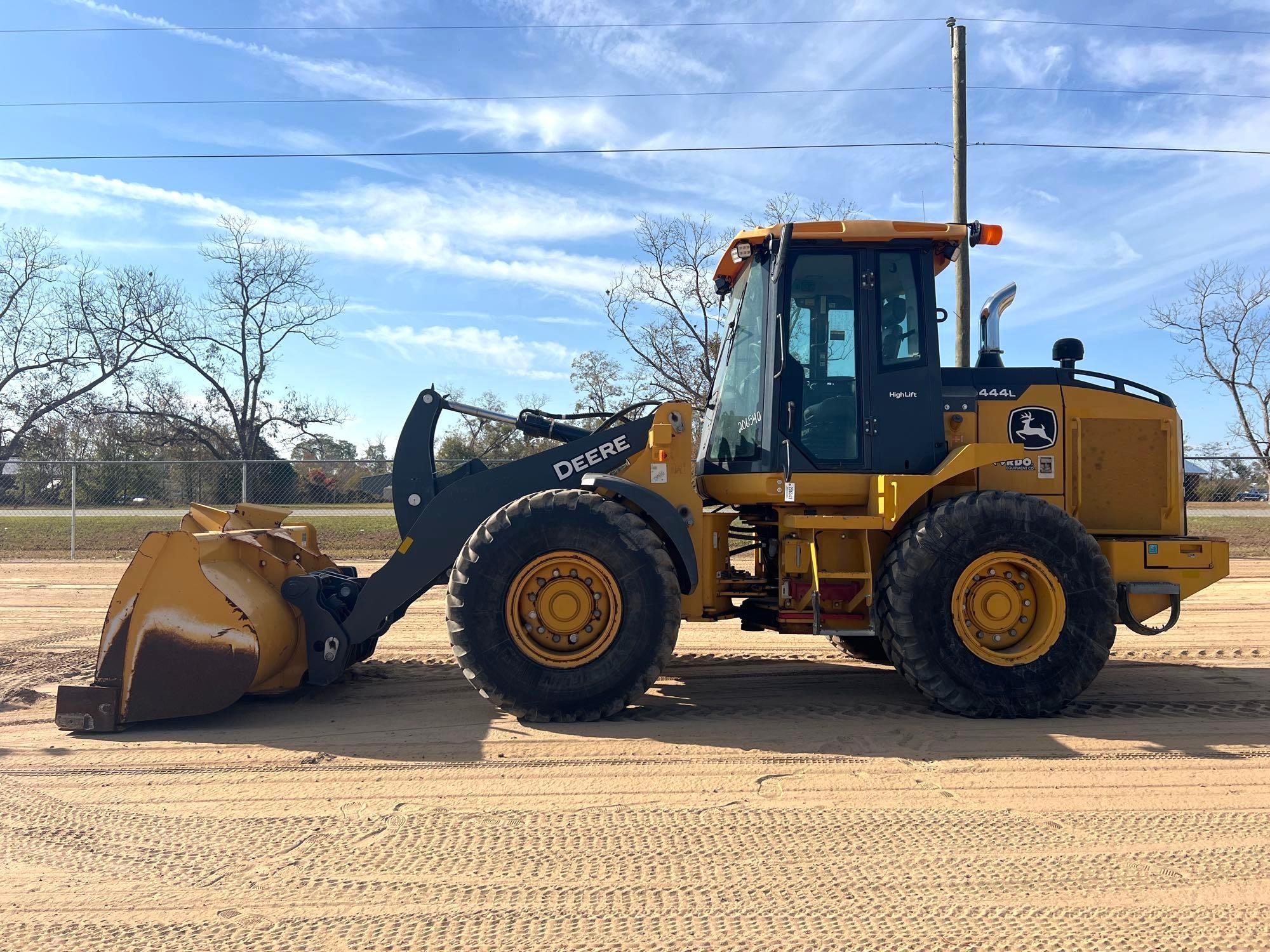 JOHN DEERE 444L WHEEL LOADER (A52709)