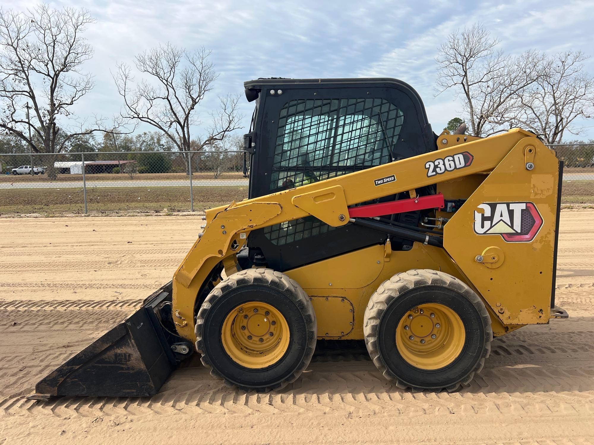 2016 CATERPILLAR 236D SKID STEER (A52709)