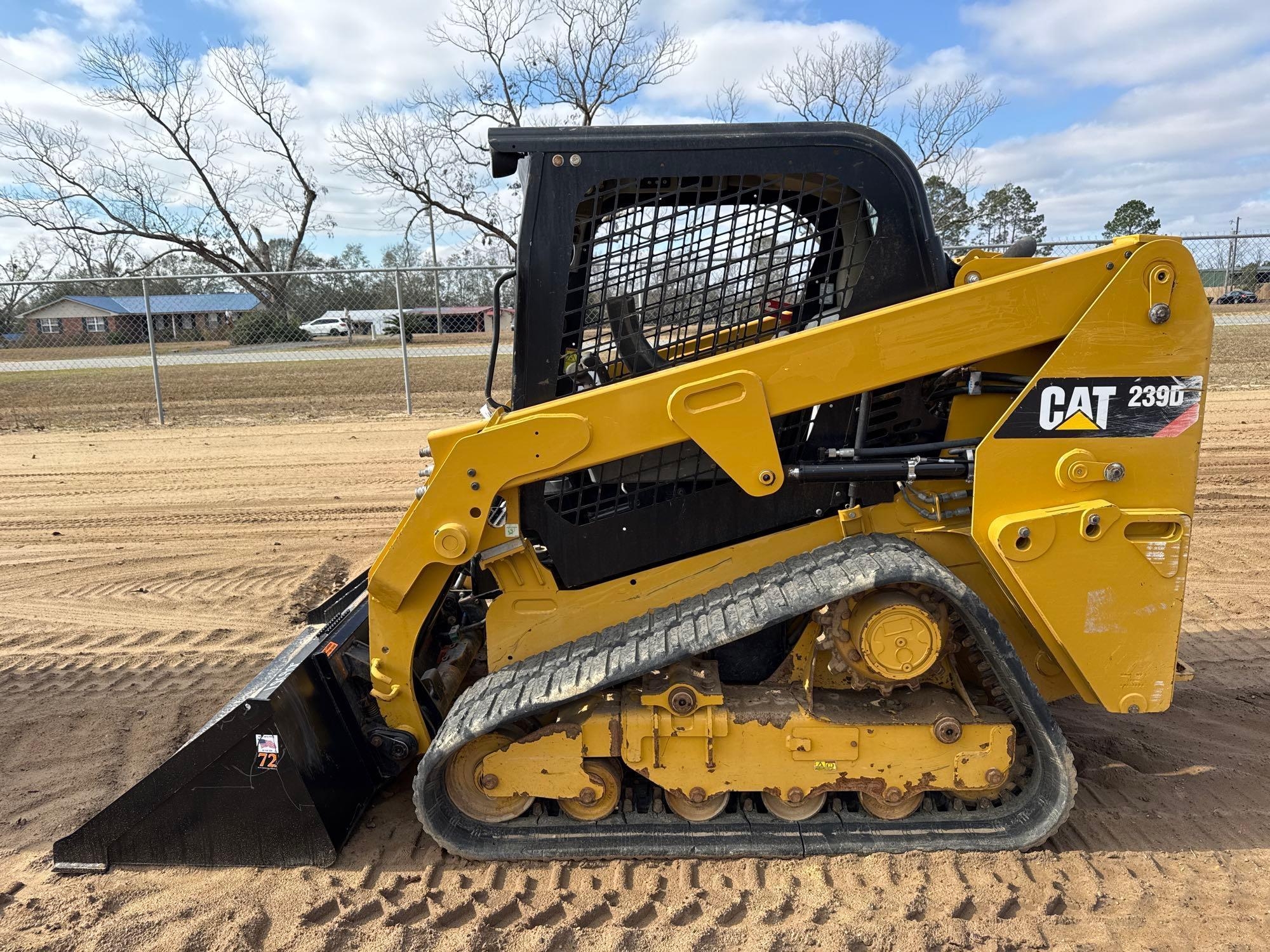 2017 CATERPILLAR 239D SKID STEER (A52709)