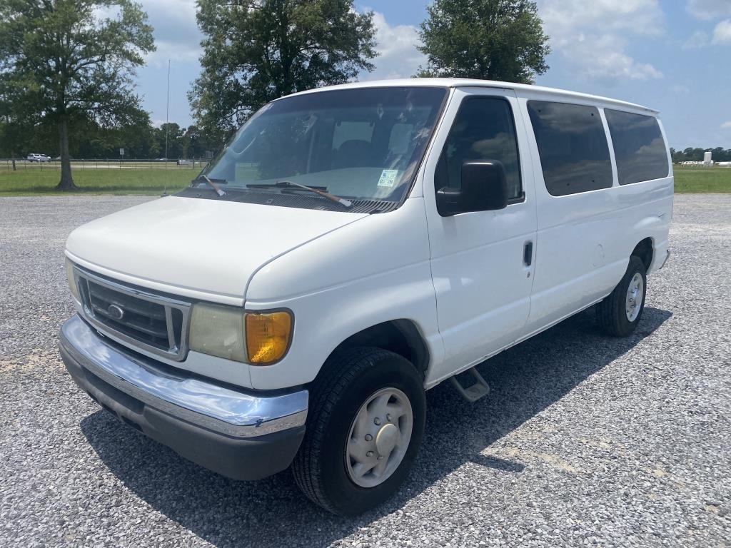 2005 Ford E350 XLT SD Passenger Van (A53117)