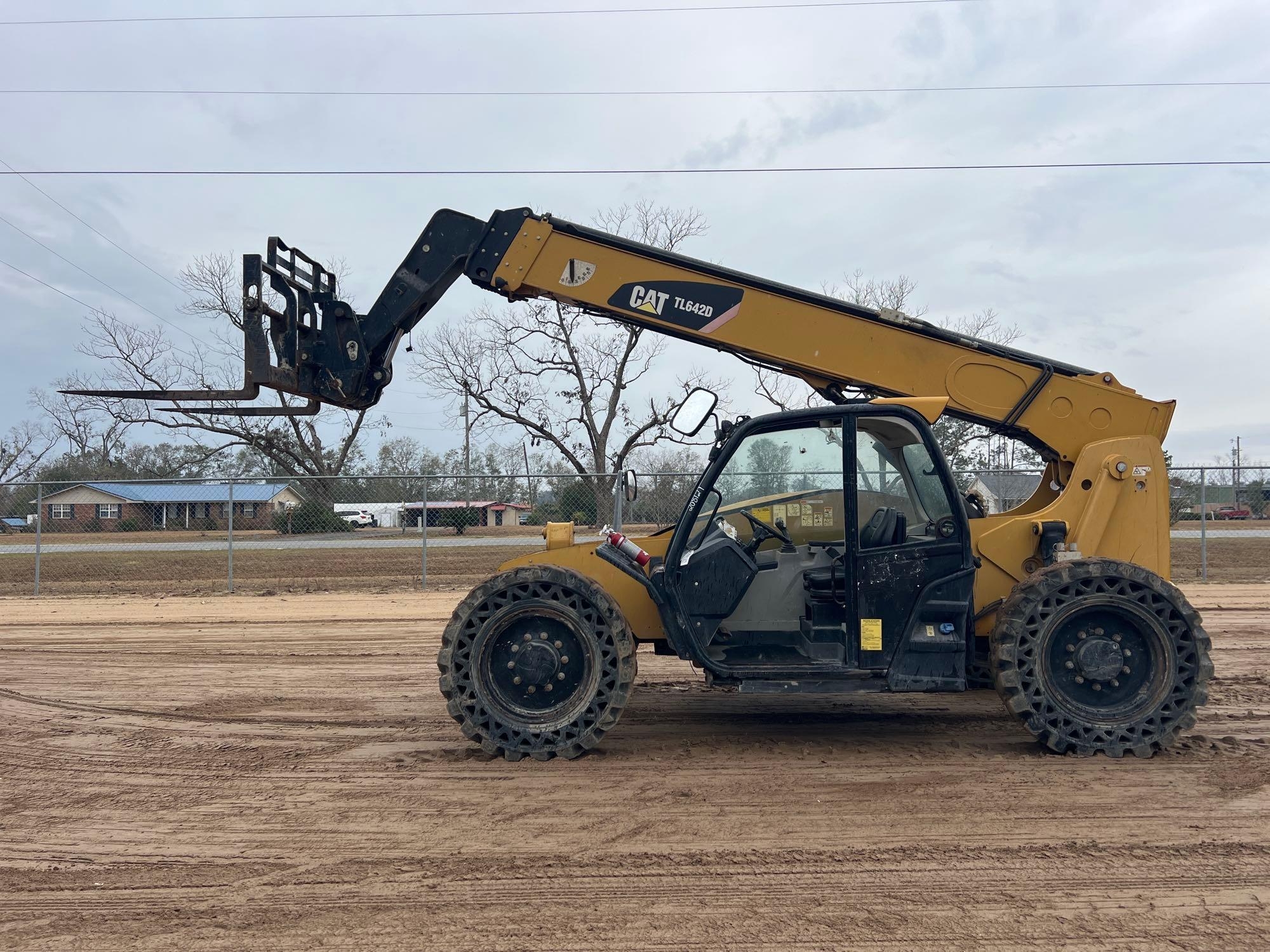 2016 CATERPILLAR TL642D TELESCOPIC FORKLIFT (A52709)