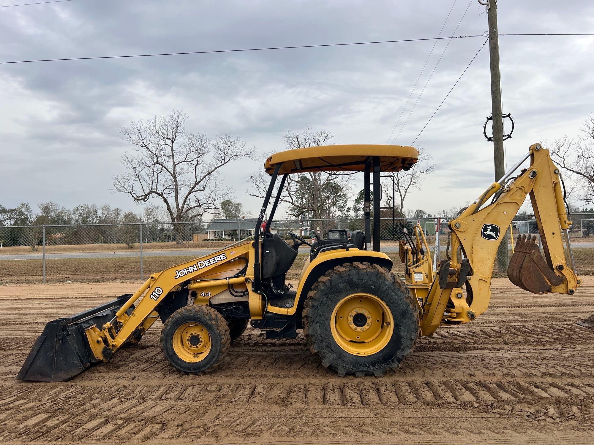 2003 JOHN DEERE 110 BACKHOE (A52709)